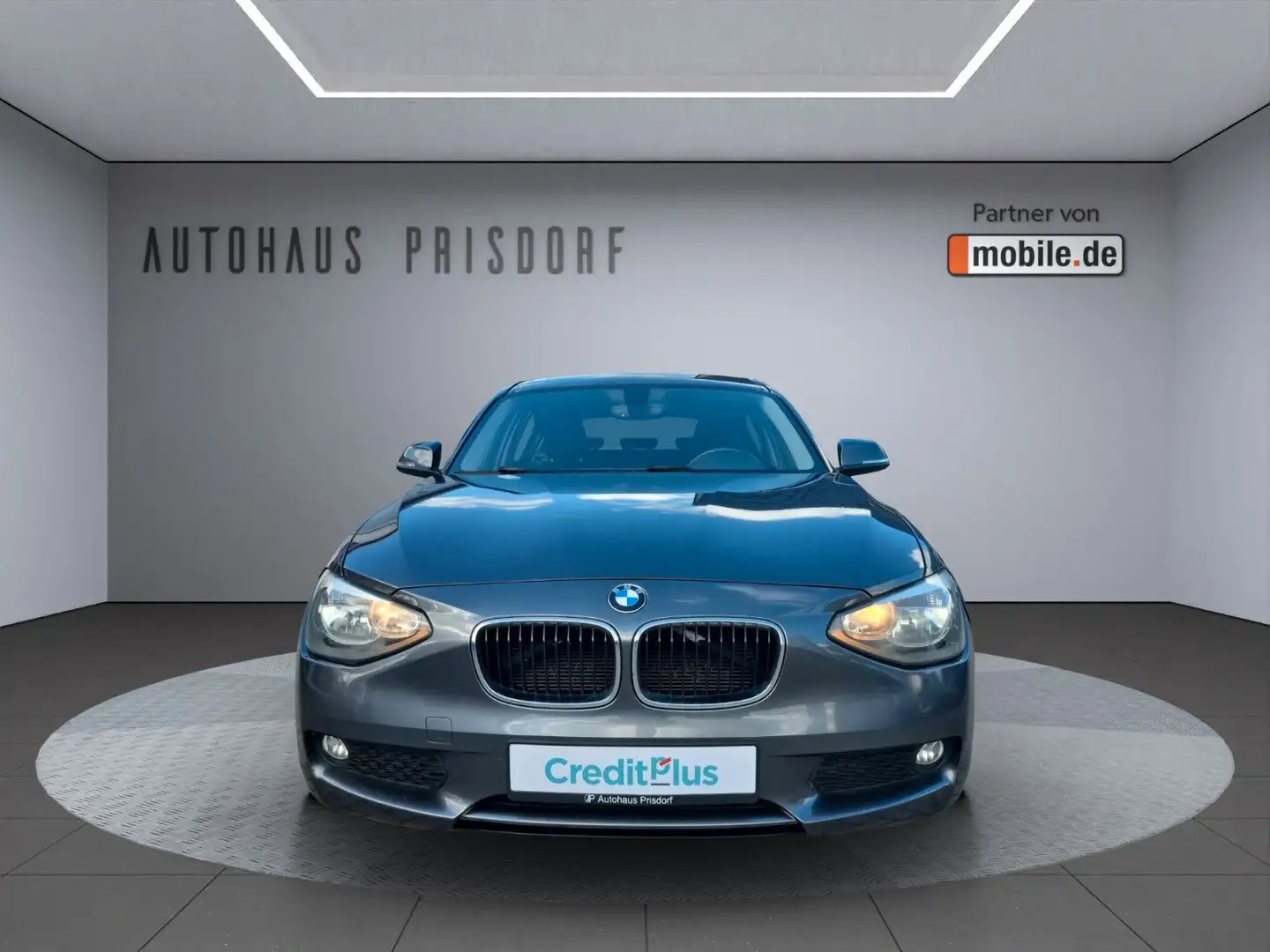 BMW 116 i Lim. 5-trg. Gris - 2