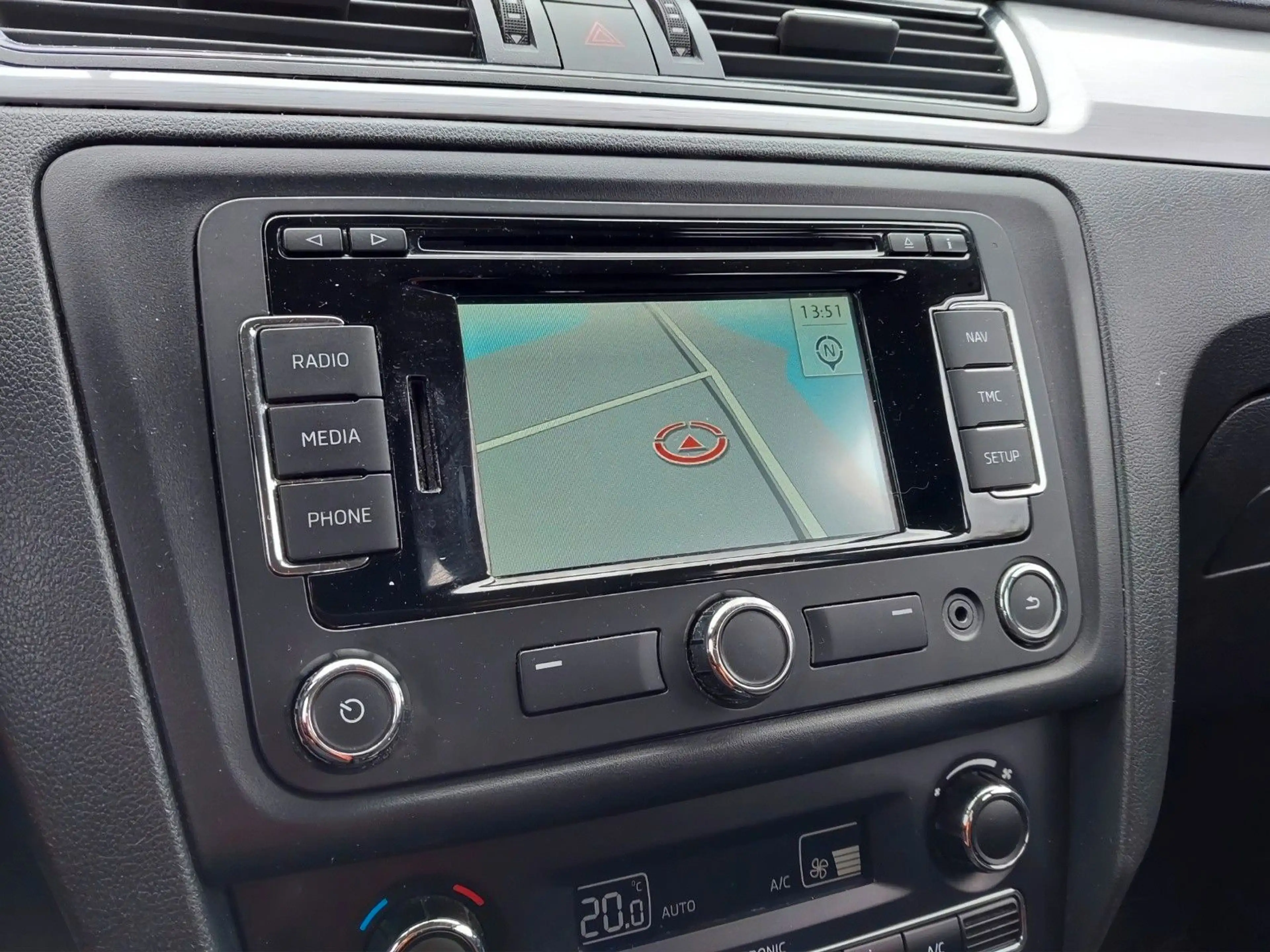 Skoda Rapid/Spaceback Spaceback NAVI*PDC*SHZ*KLIMA*TEMPOMAT*AHK* — photo 12
