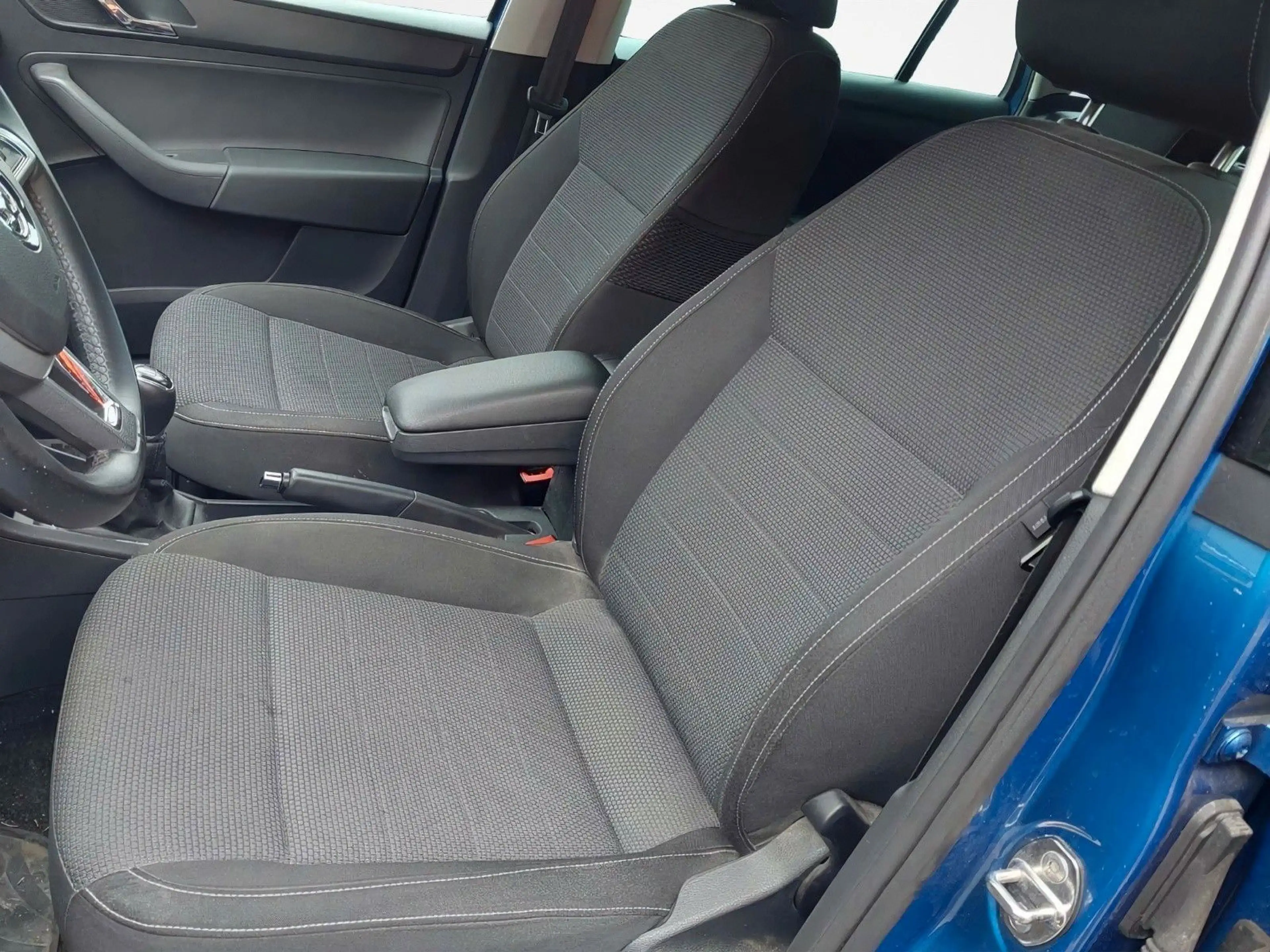 Skoda Rapid/Spaceback Spaceback NAVI*PDC*SHZ*KLIMA*TEMPOMAT*AHK* — photo 10
