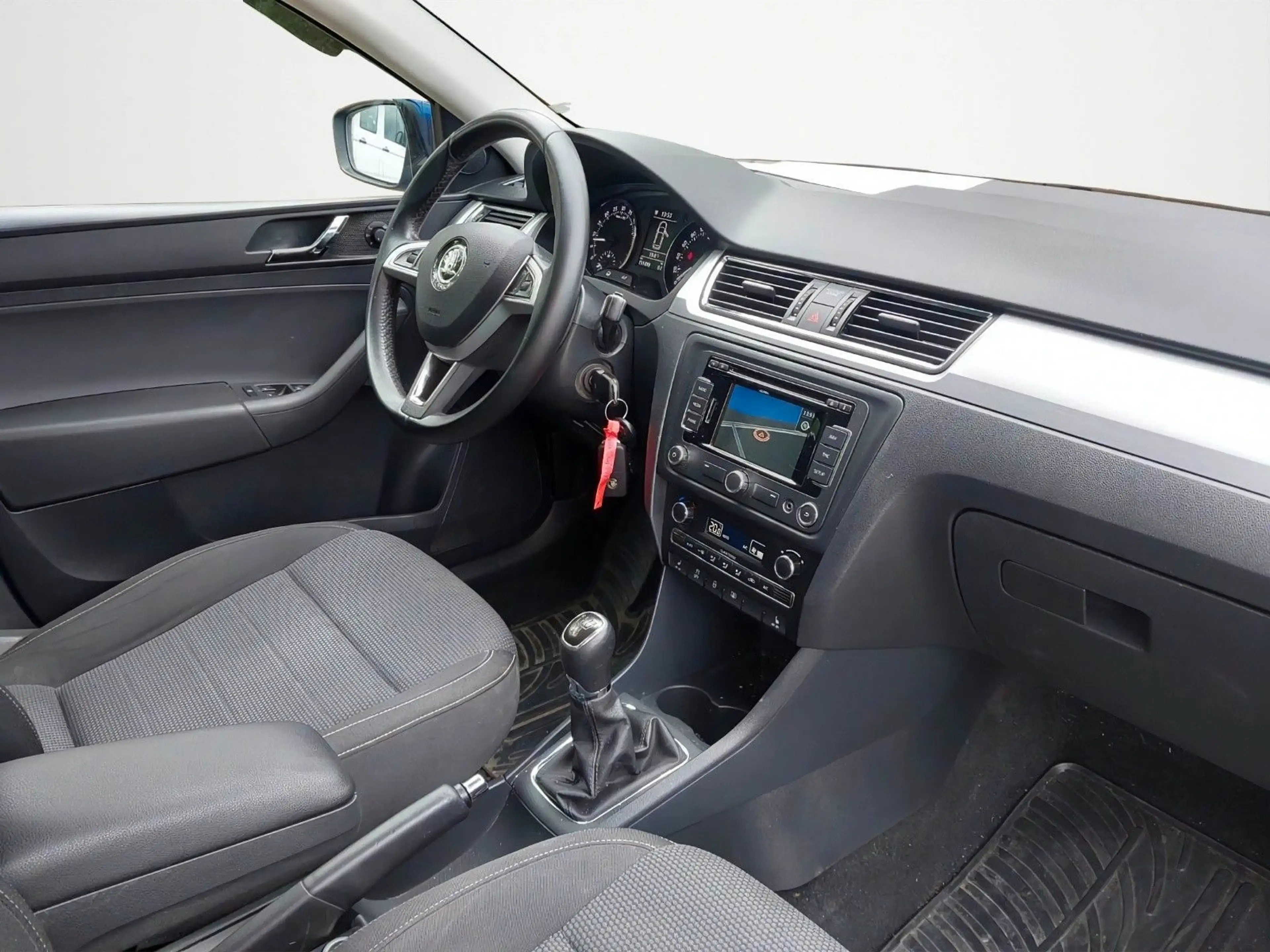 Skoda Rapid/Spaceback Spaceback NAVI*PDC*SHZ*KLIMA*TEMPOMAT*AHK* — photo 13
