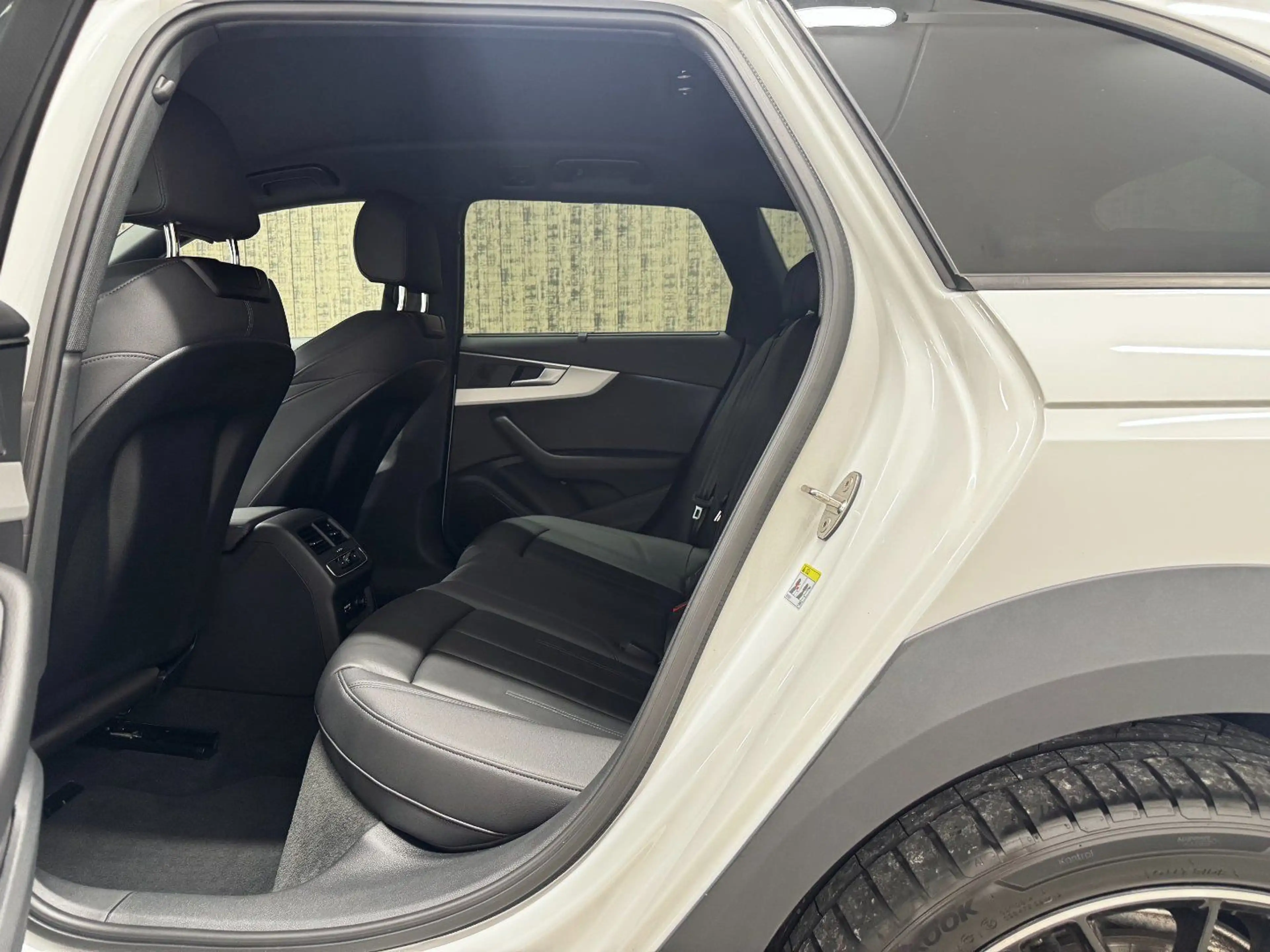 Audi A4 allroad A4 40 allroad quattro 2.0 TDI — photo 13