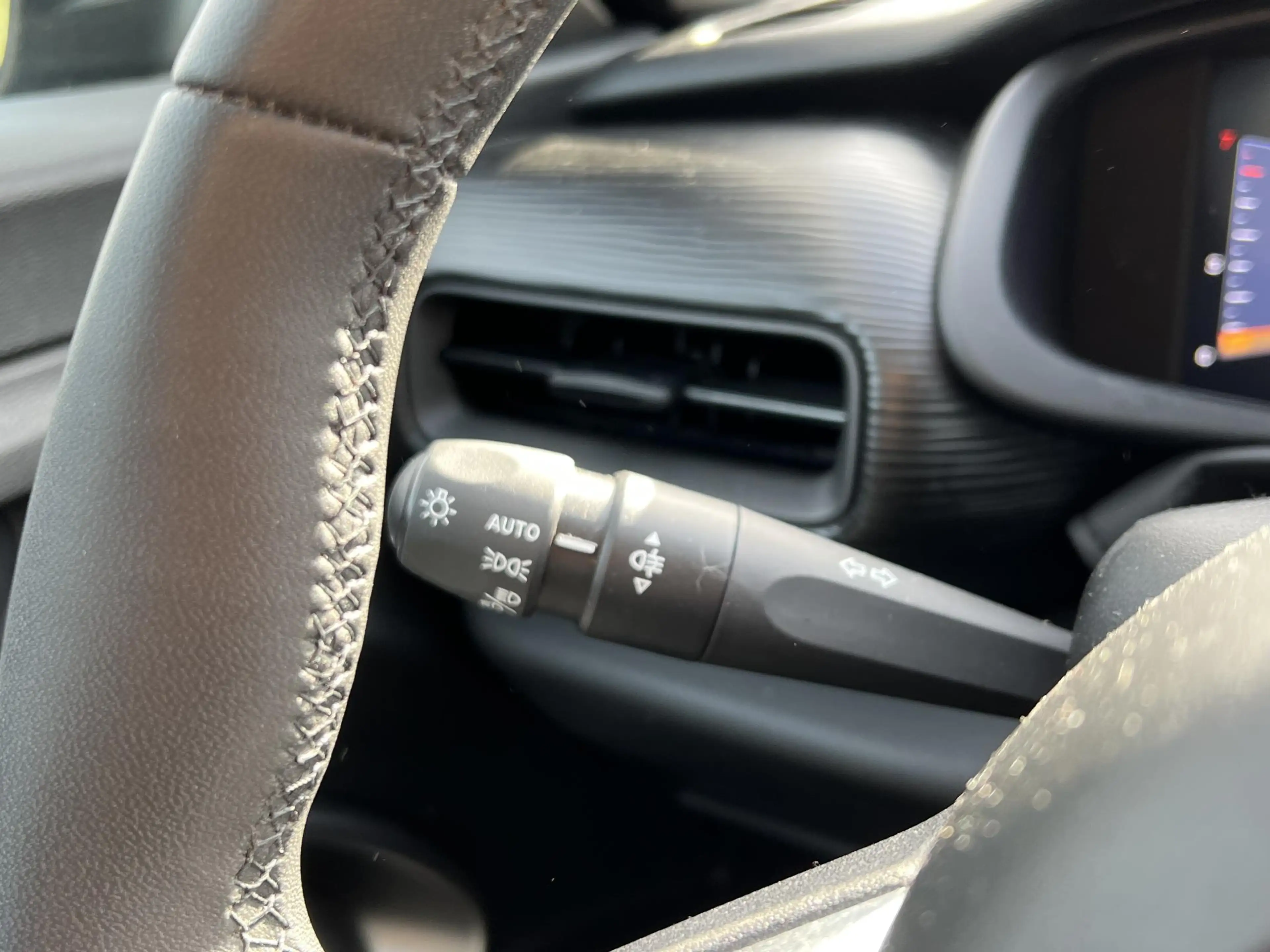 Jeep Avenger 1.2T 100pk Altitude Keyless, Startknop, Parkeersen — photo 25