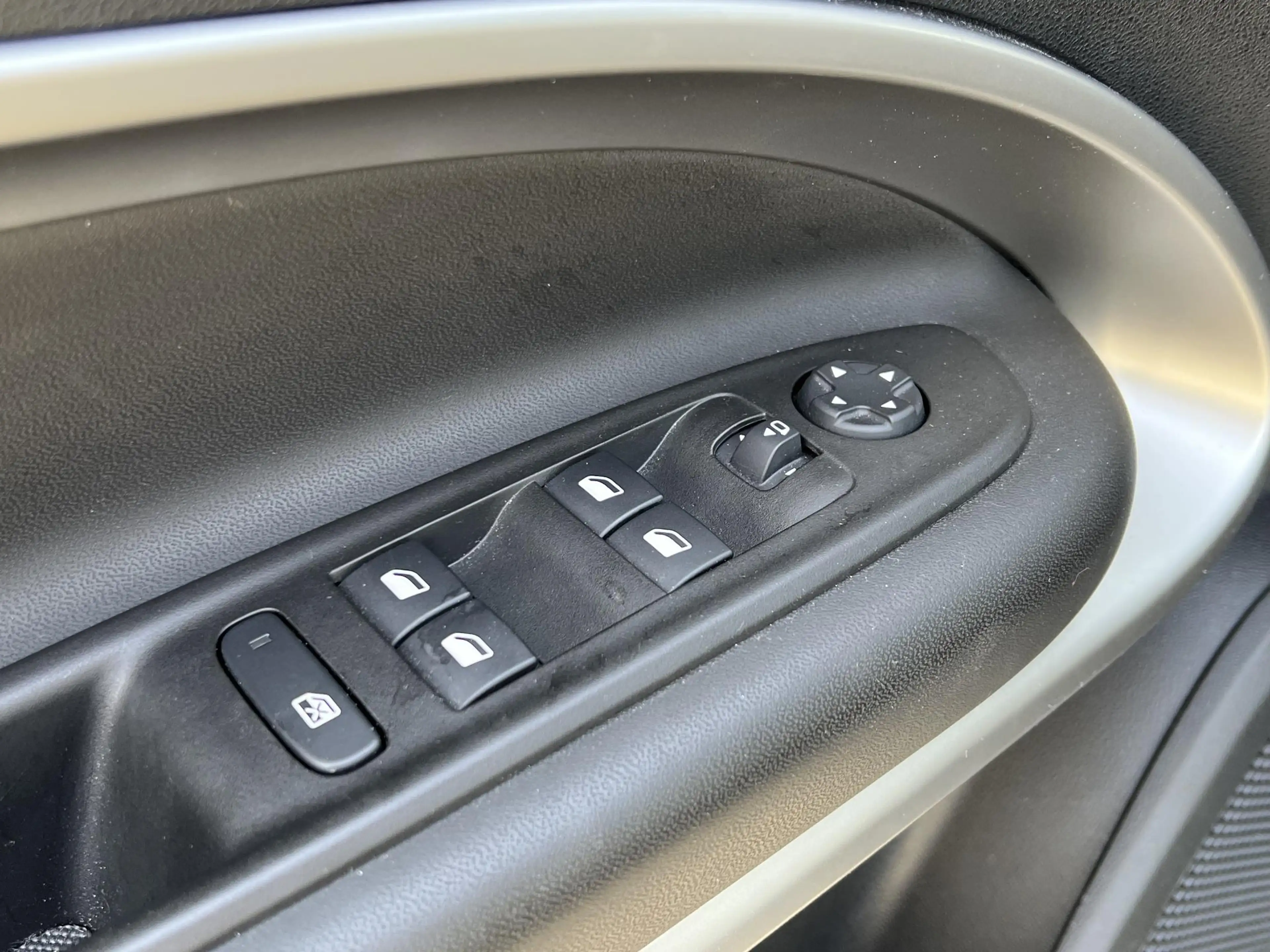 Jeep Avenger 1.2T 100pk Altitude Keyless, Startknop, Parkeersen — photo 21