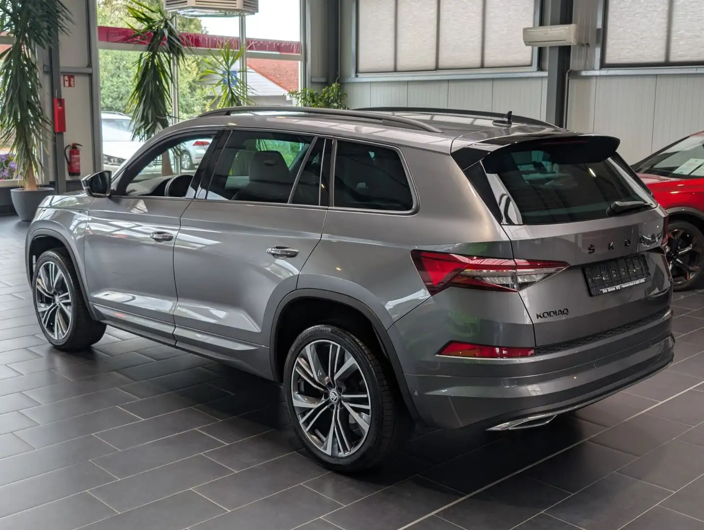 Skoda Kodiaq 2.0 TDI 4x4 DSG Sportline Grau - 2