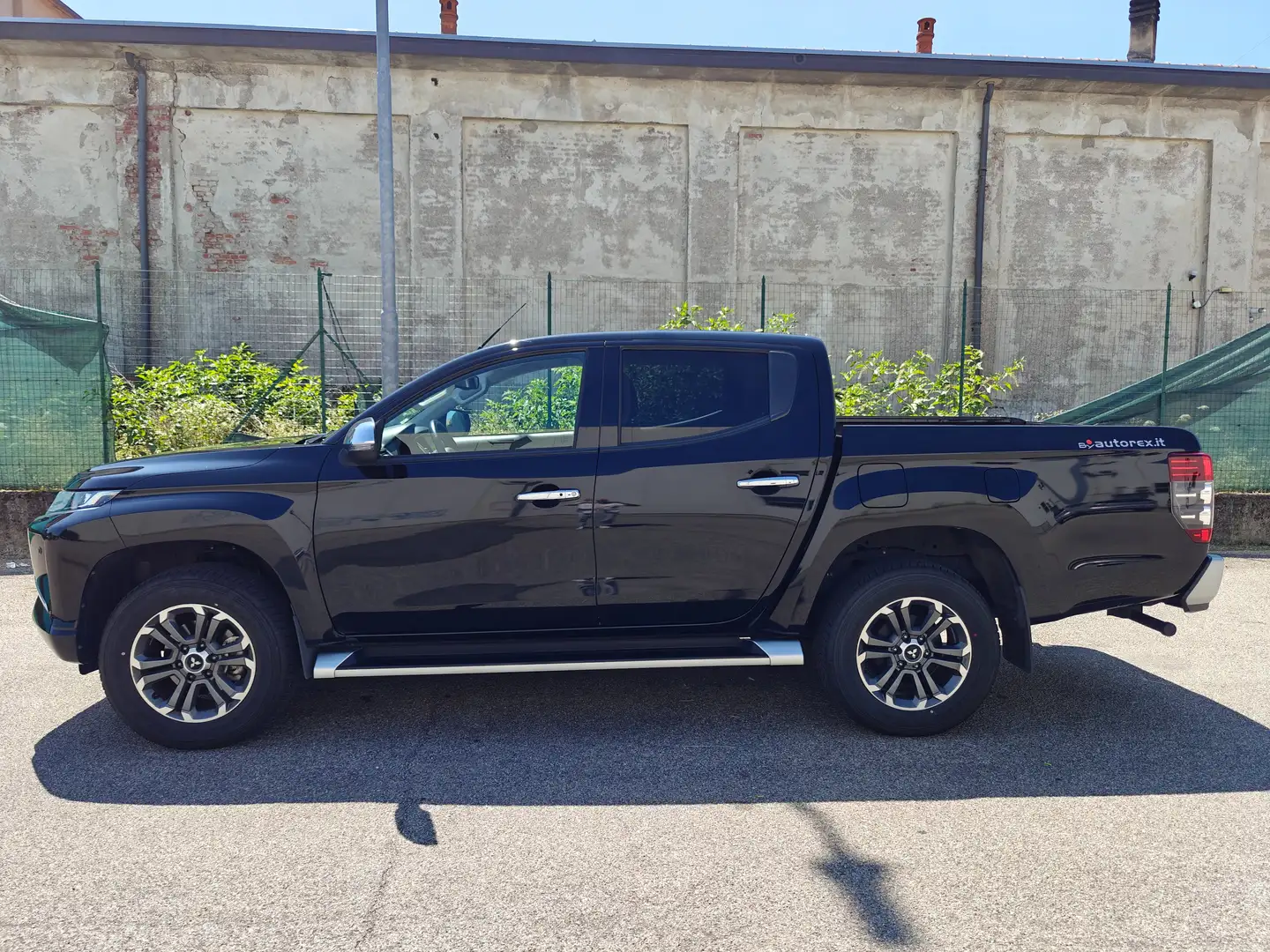 Mitsubishi L200 L200 Cab VI 2019 d.cab 2.3d Diamand 4wd 150cv auto Nero - 2