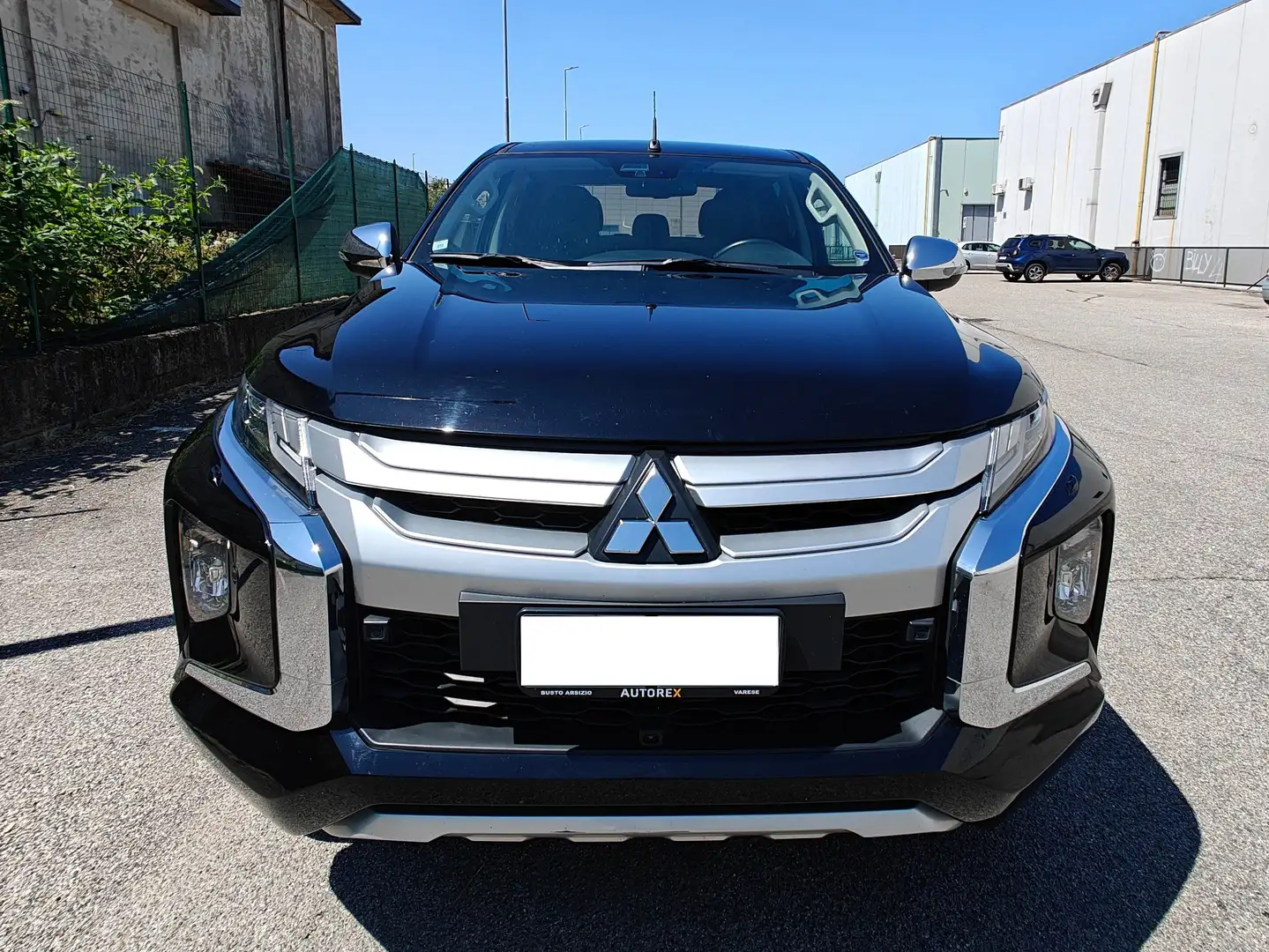 Mitsubishi L200 L200 Cab VI 2019 d.cab 2.3d Diamand 4wd 150cv auto Nero - 1