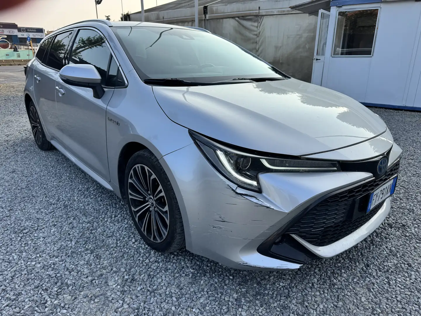 Toyota Corolla Touring Sports 1.8h Style cvt Plateado - 2