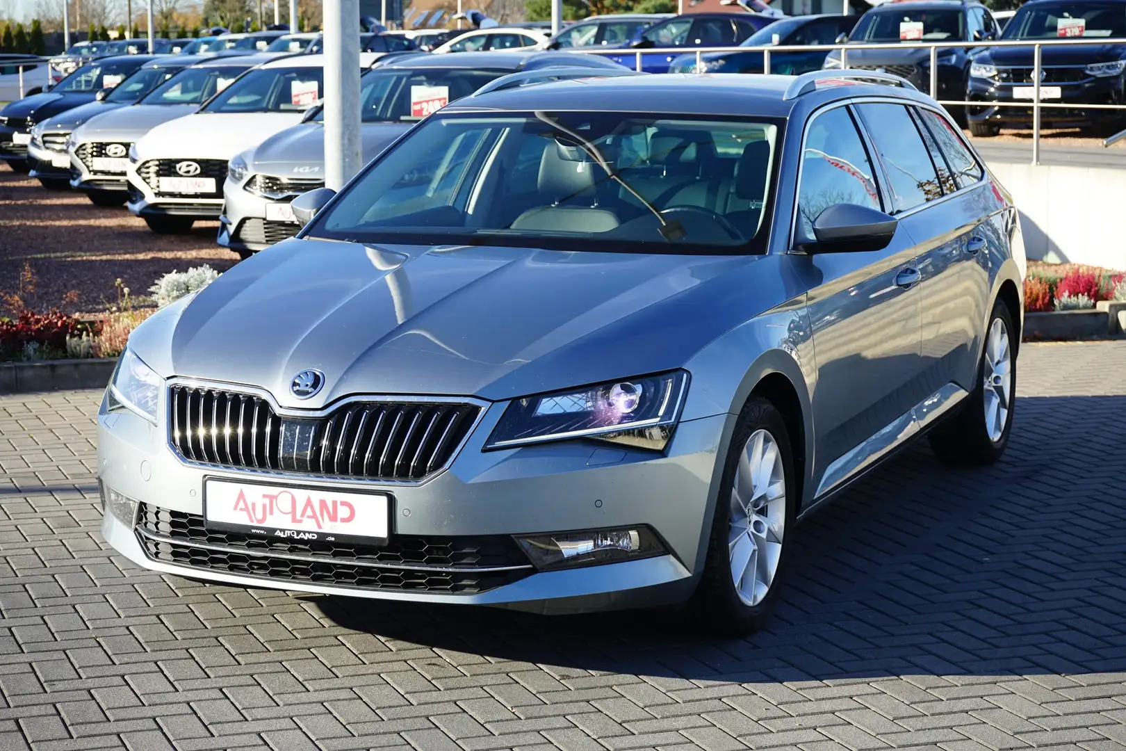 Skoda Superb Combi 1.8 TSI Style Xenon Navi ACC DAB Grau - 2