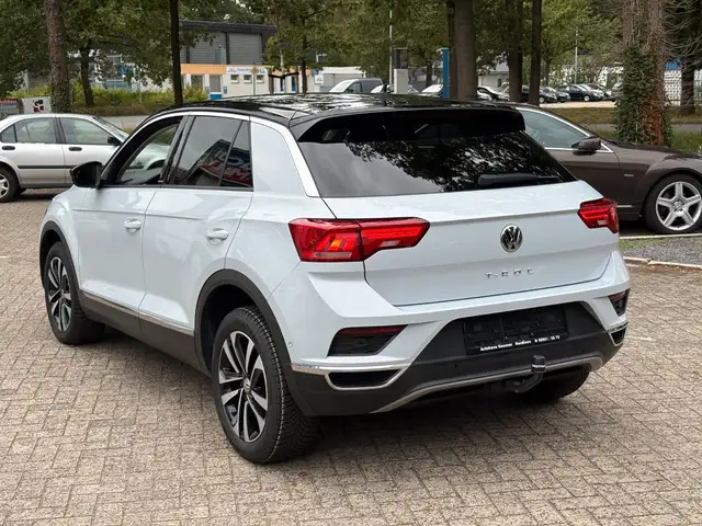 Volkswagen T-Roc view 5