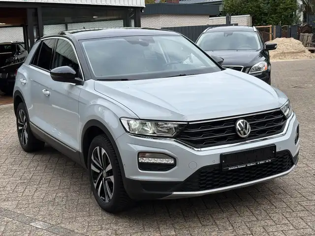 Volkswagen T-Roc view 4