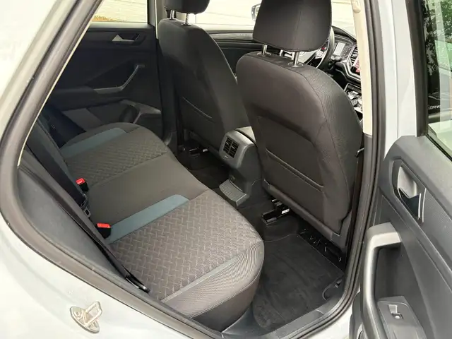 Volkswagen T-Roc view 12