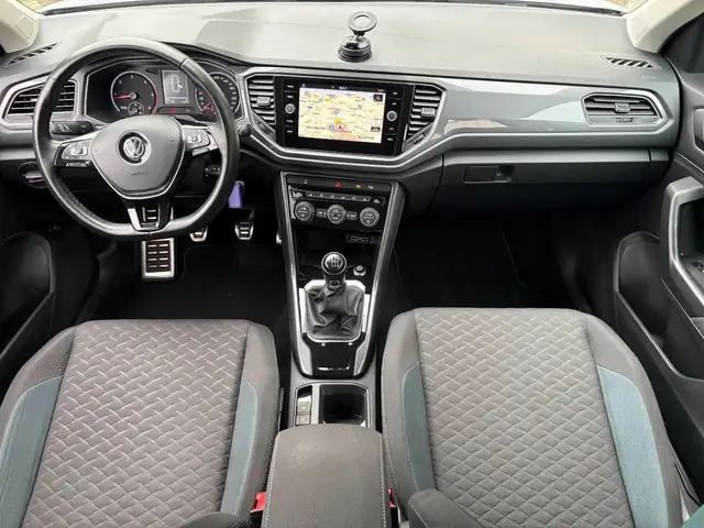 Volkswagen T-Roc view 8