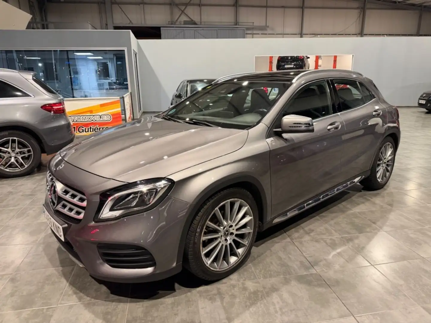 Mercedes-Benz GLA 200 AMG Line 7G-DCT Plateado - 1
