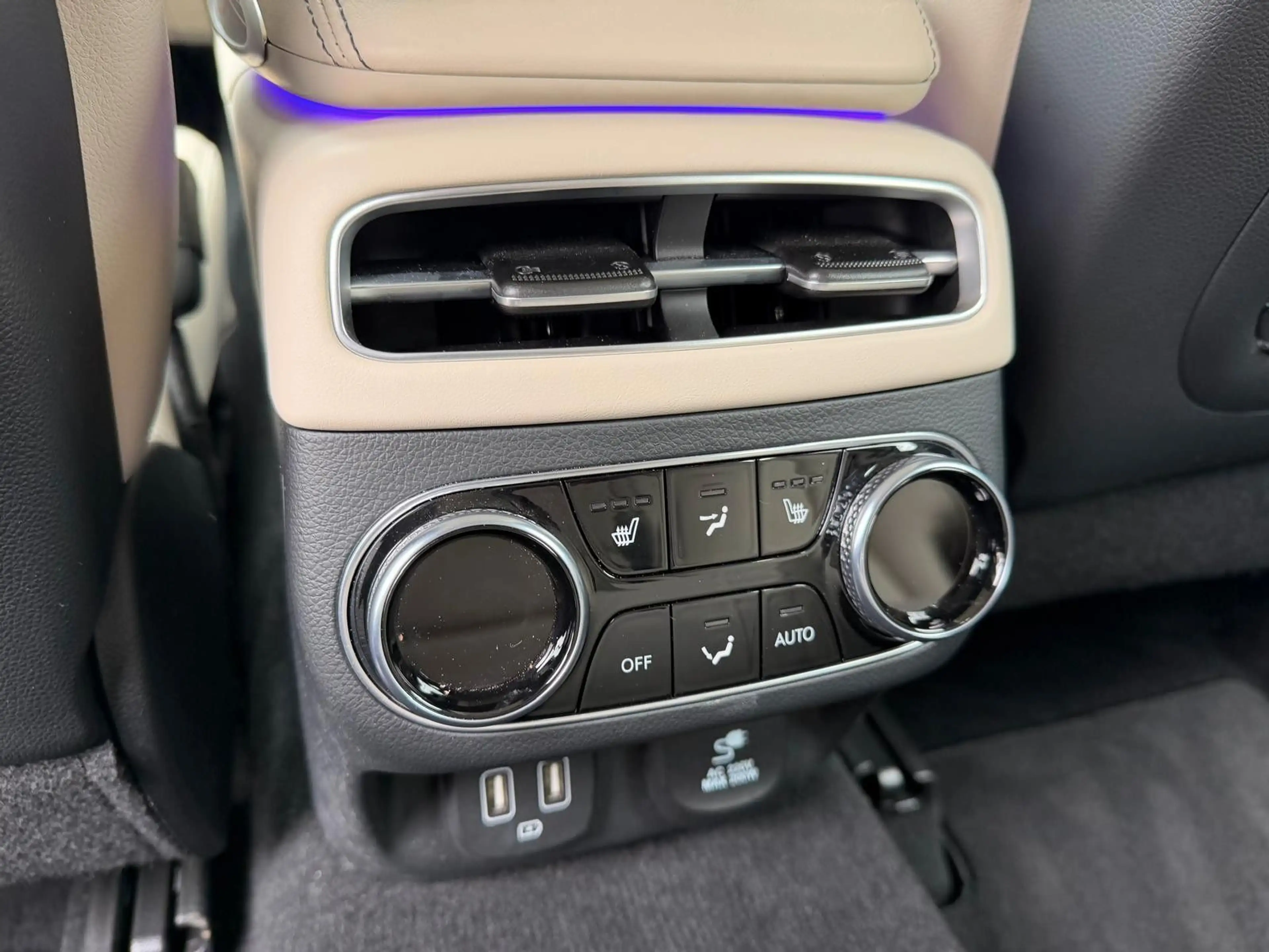 Genesis GV70 2.2 D 8AT AWD Luxury Pano Tech Lexicon Comf — photo 13