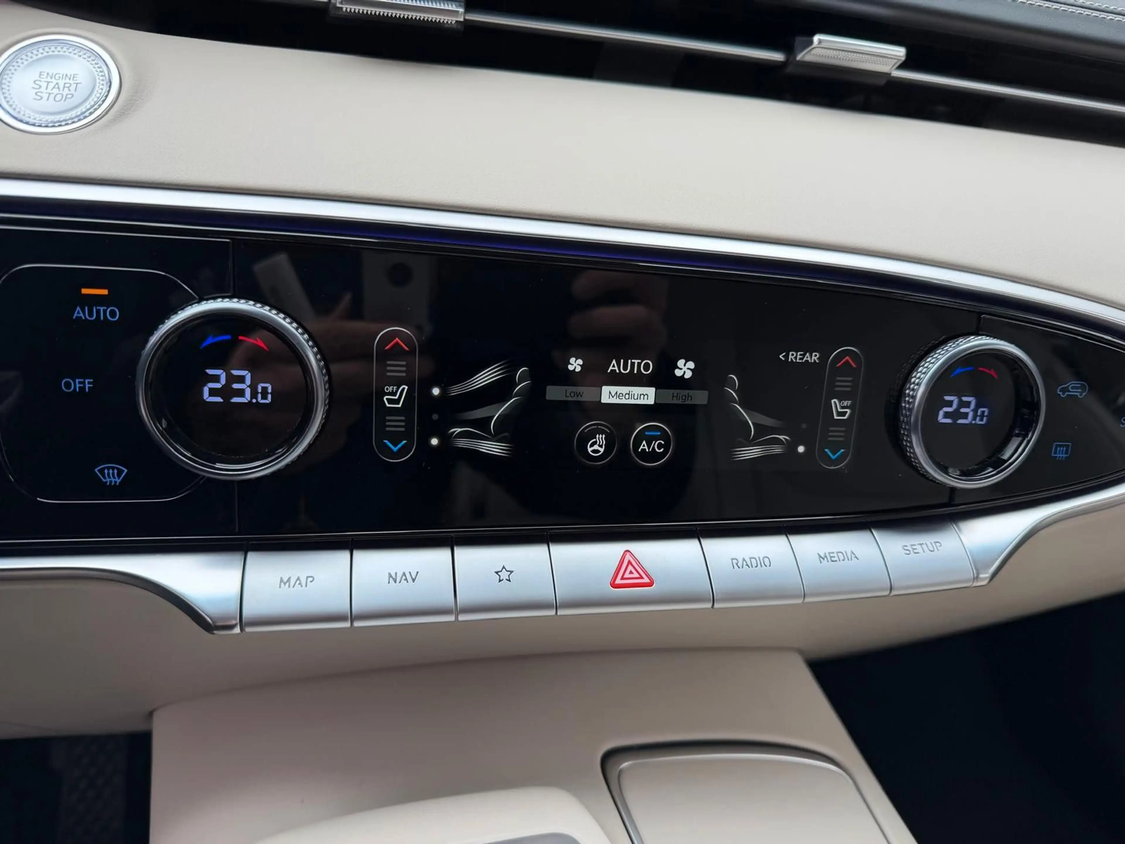 Genesis GV70 2.2 D 8AT AWD Luxury Pano Tech Lexicon Comf — photo 11