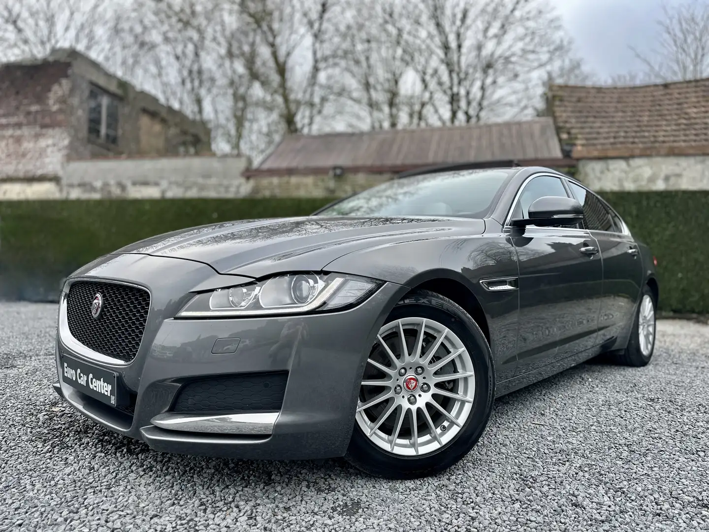 Jaguar XF 2.0 D E-Performance Prestige / EL. ZETELS / PANO Gris - 1
