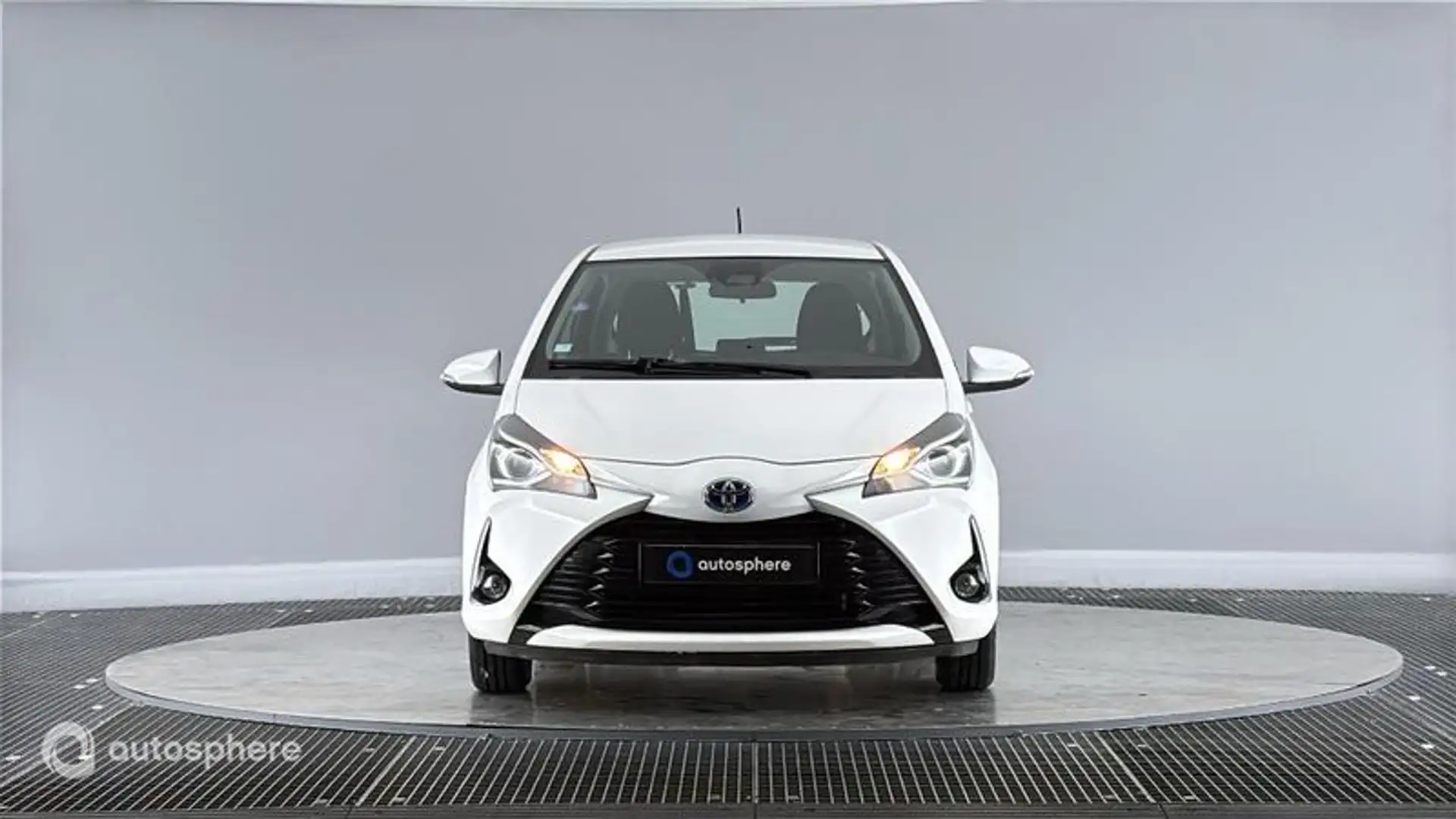 Toyota Yaris 100h Dynamic 5p RC18 - 2