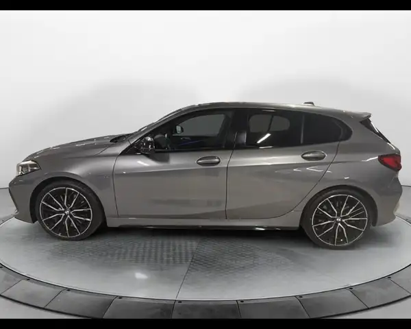 BMW 1 Series view 9