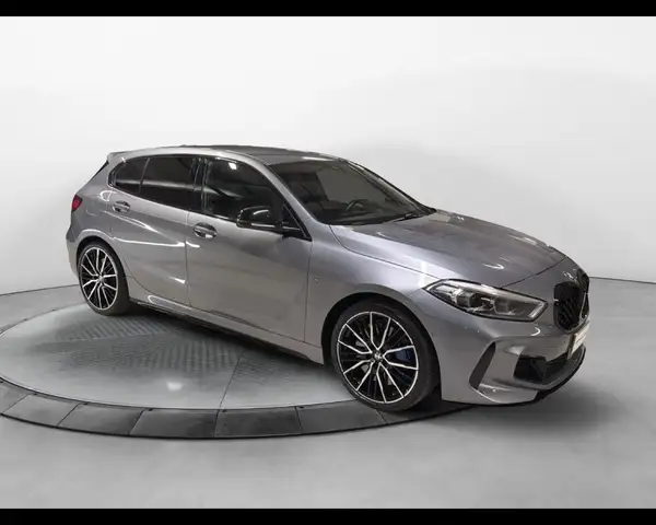 BMW 1 Series view 4