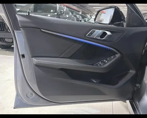 BMW 1 Series view 13