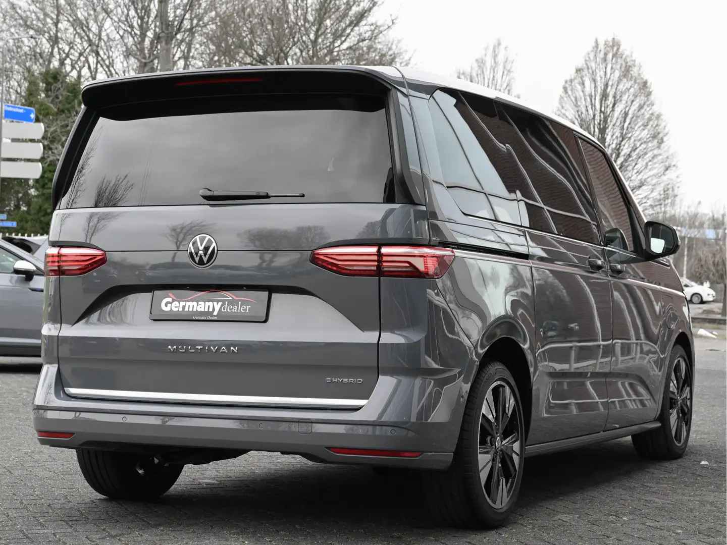Volkswagen T7 Multivan 1.4 eHybrid 218PK Style Pano Head-Up IQ-light Stan Grijs - 2