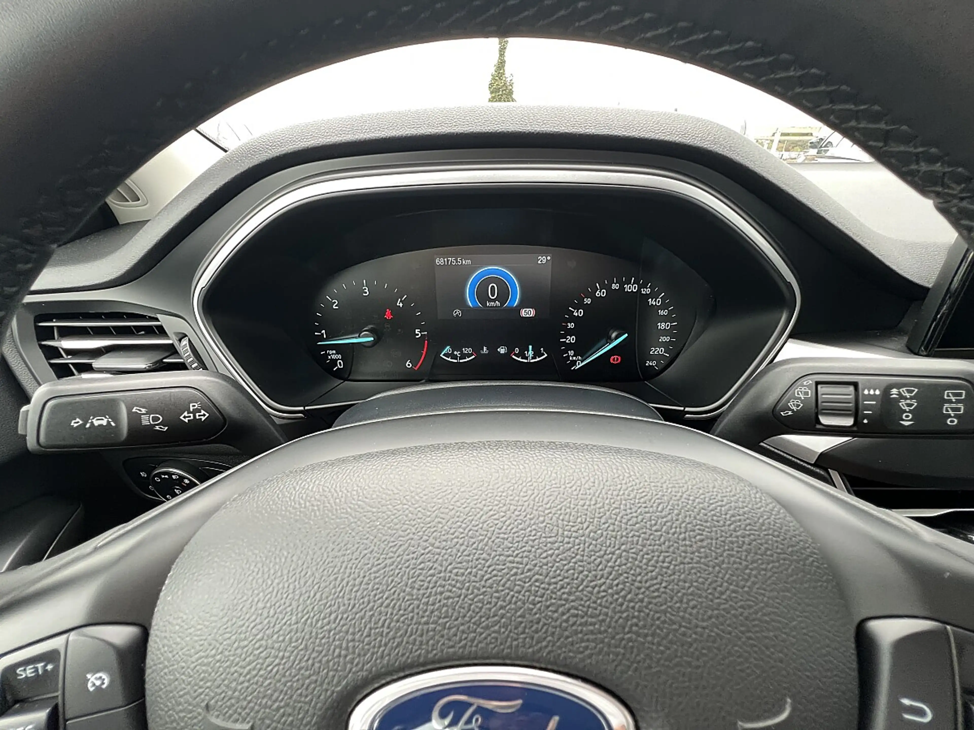 Ford Focus Traveller 1,5 EcoBlue Cool & Connect — photo 14