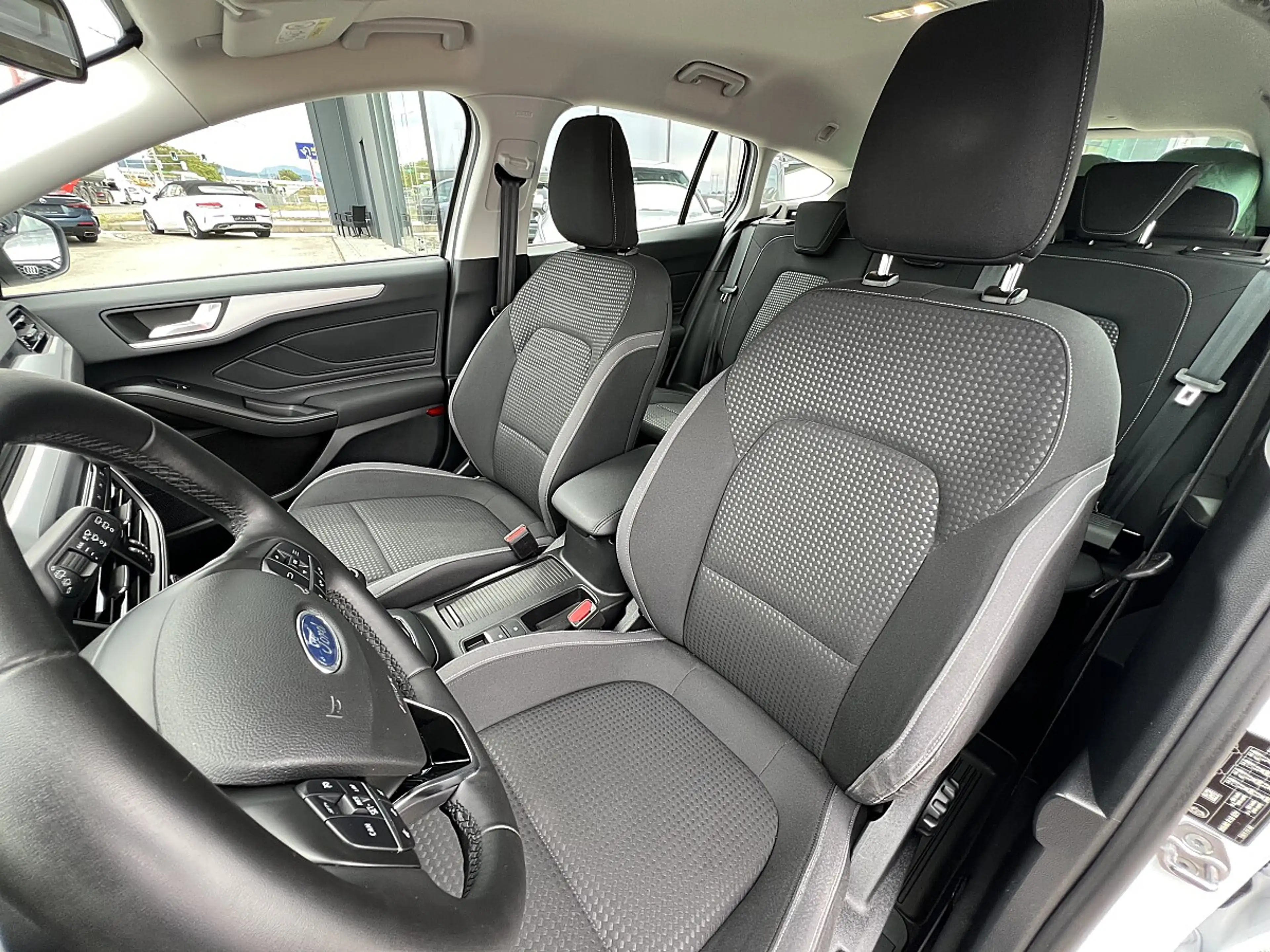 Ford Focus Traveller 1,5 EcoBlue Cool & Connect — photo 10