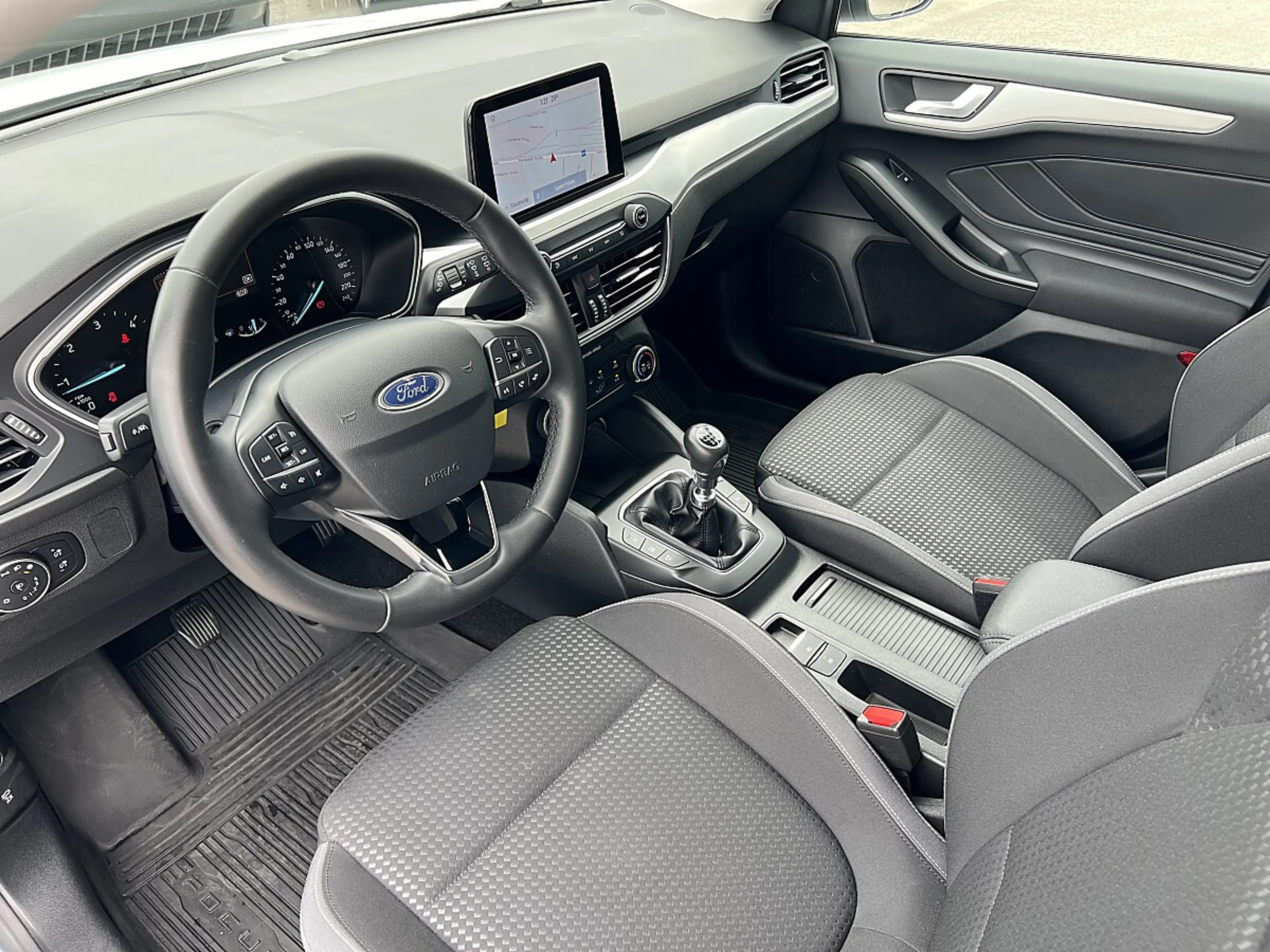 Ford Focus Traveller 1,5 EcoBlue Cool & Connect — photo 12