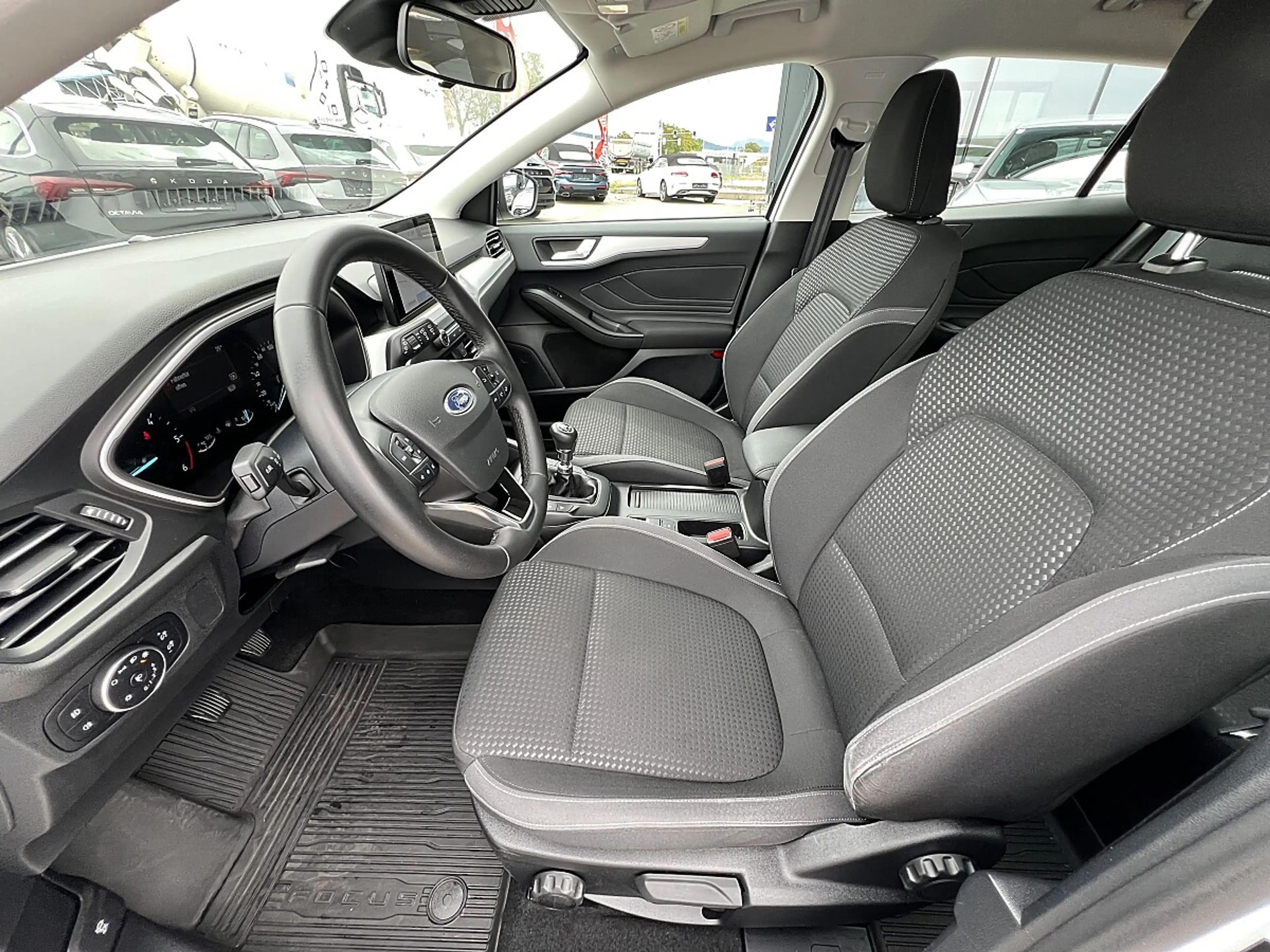 Ford Focus Traveller 1,5 EcoBlue Cool & Connect — photo 11