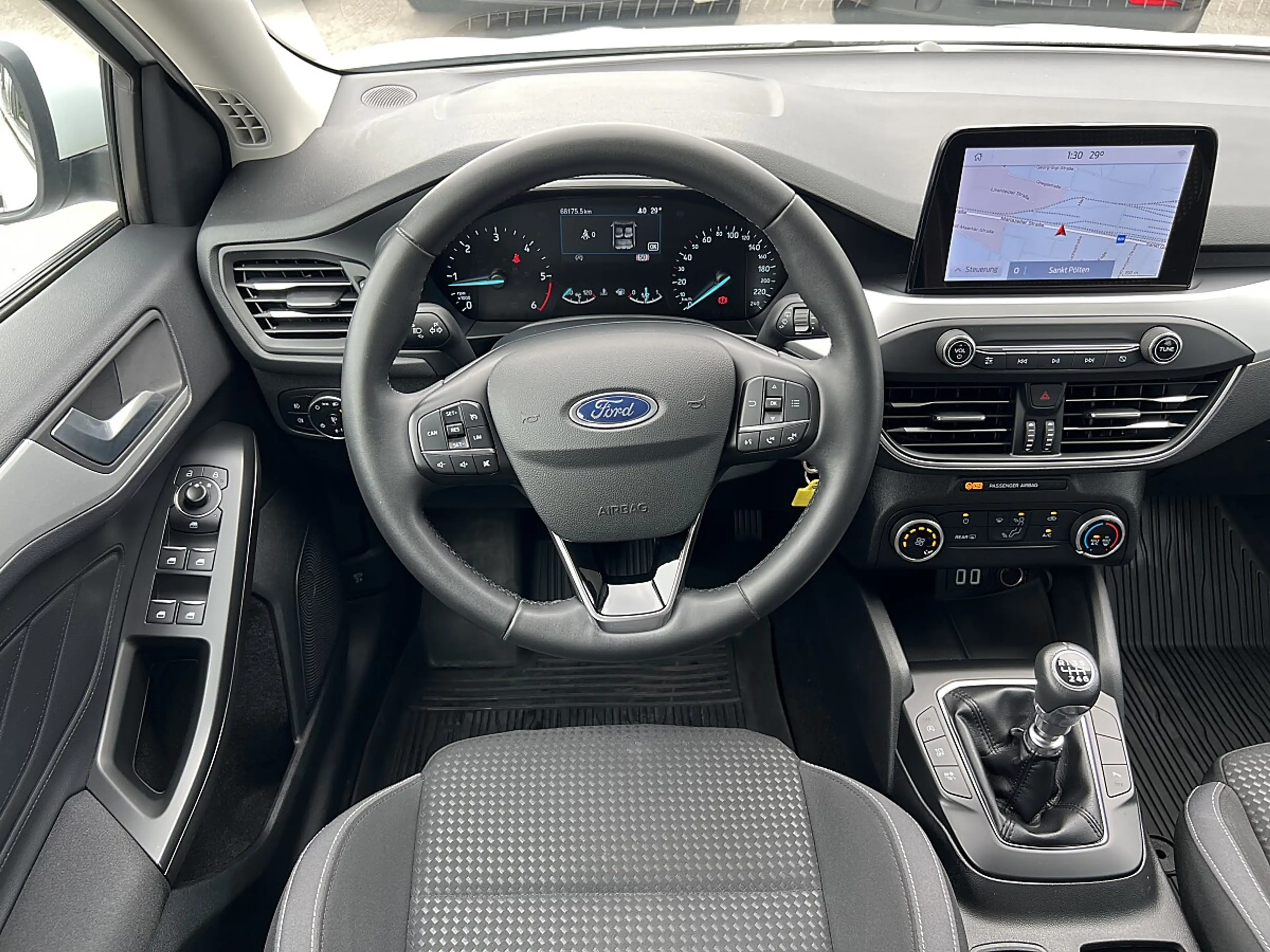 Ford Focus Traveller 1,5 EcoBlue Cool & Connect — photo 13