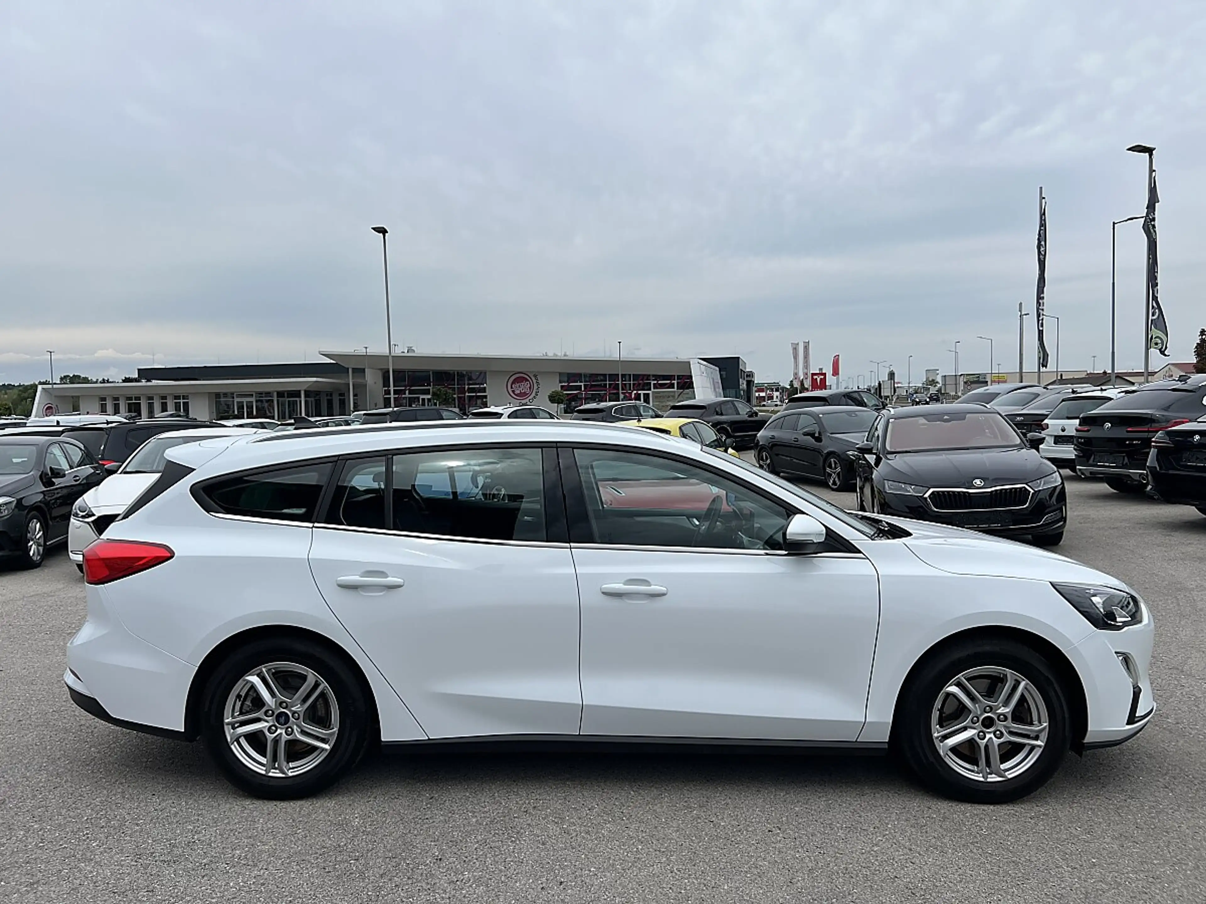 Ford Focus Traveller 1,5 EcoBlue Cool & Connect — photo 4