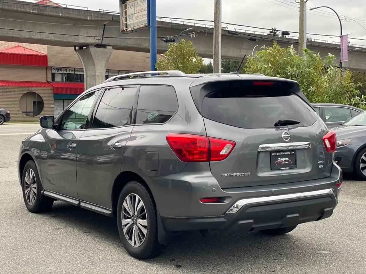 Nissan Pathfinder снимка Nissan Pathfinder