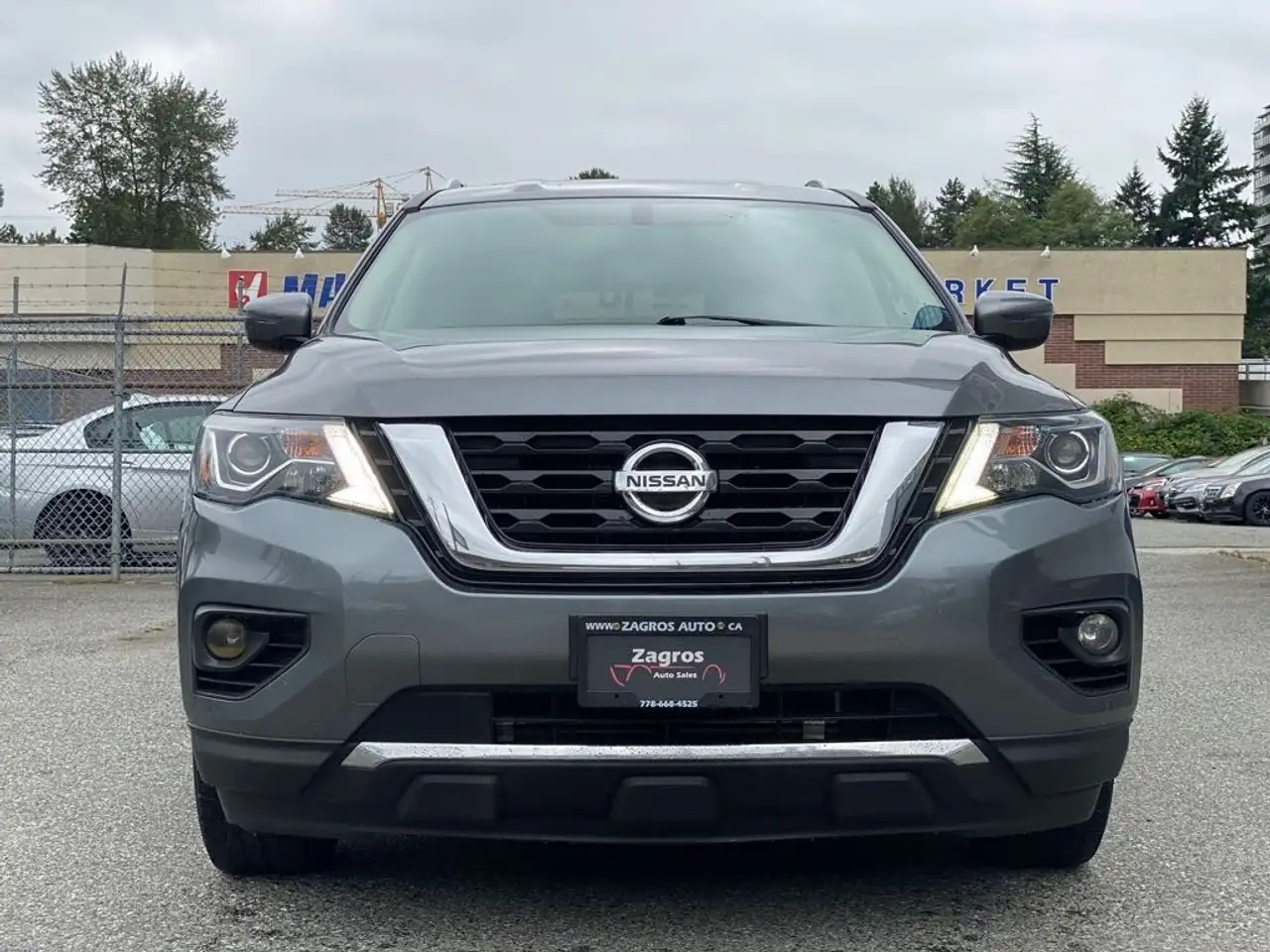 Nissan Pathfinder снимка Nissan Pathfinder