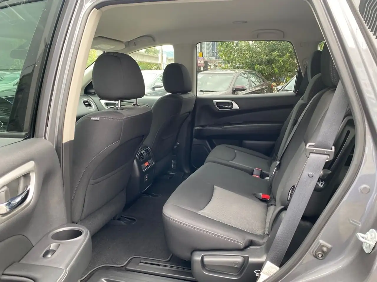 Nissan Pathfinder снимка Nissan Pathfinder