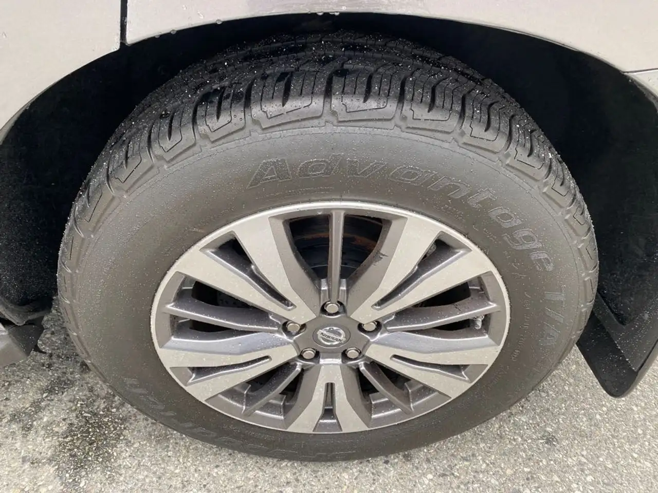 Nissan Pathfinder снимка Nissan Pathfinder
