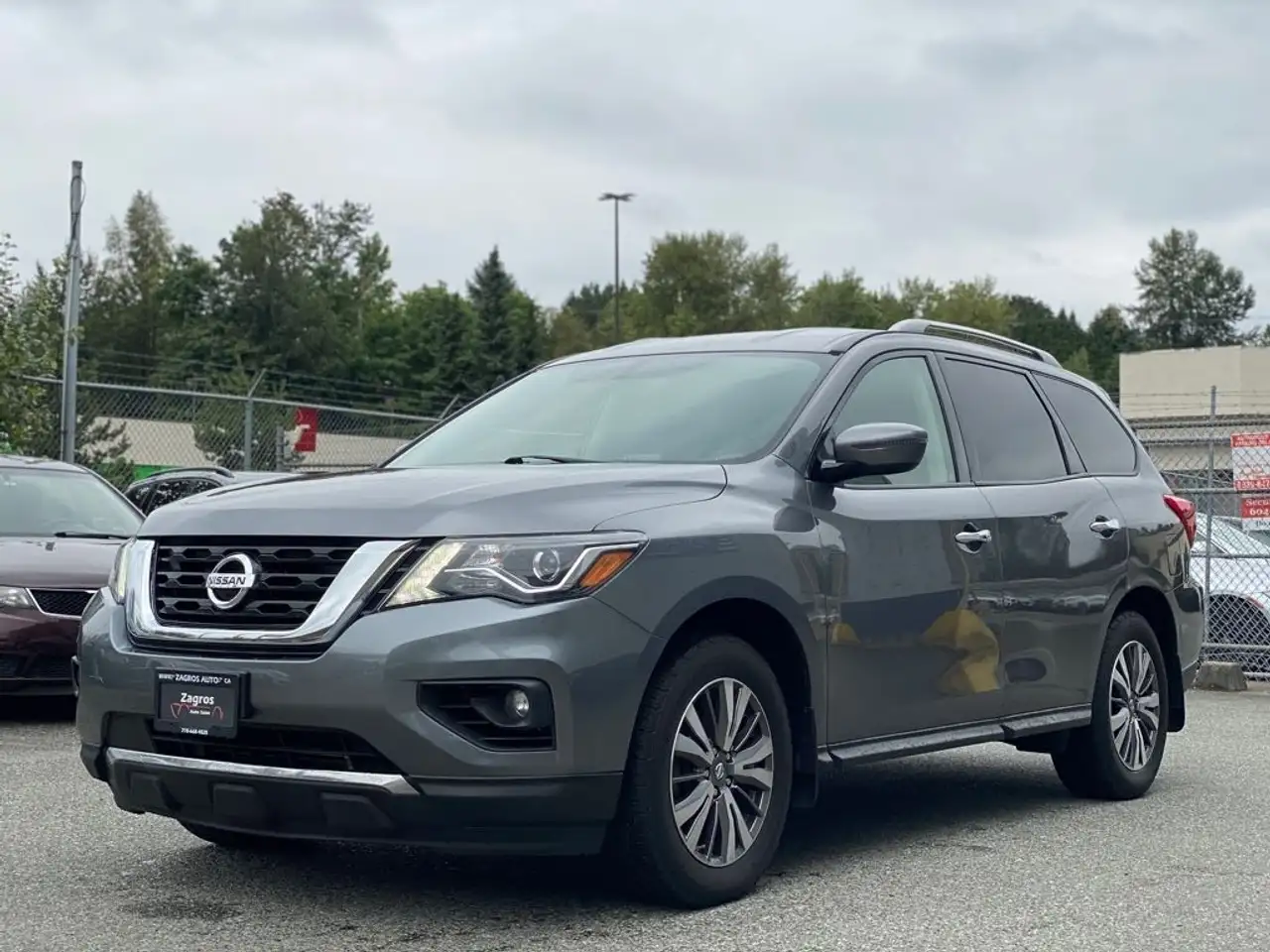 Nissan Pathfinder снимка Nissan Pathfinder