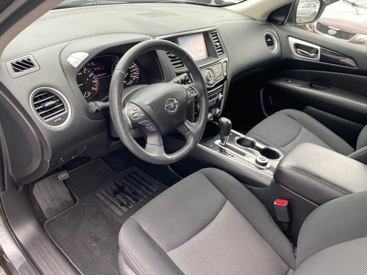 Nissan Pathfinder снимка Nissan Pathfinder