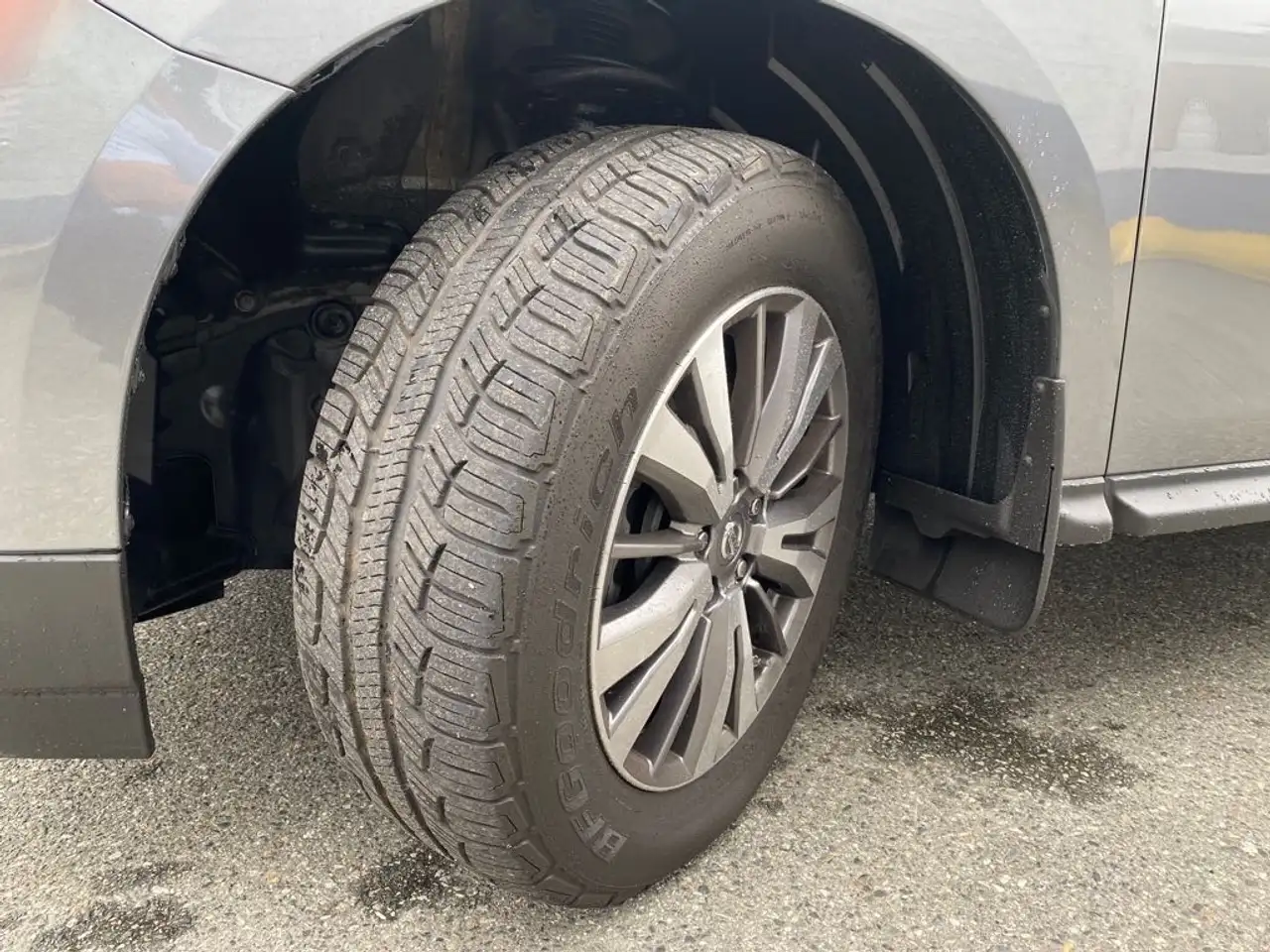 Nissan Pathfinder снимка Nissan Pathfinder