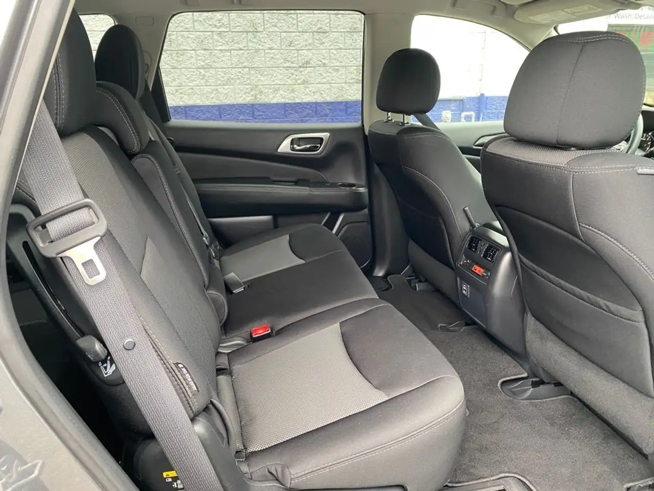 Nissan Pathfinder снимка Nissan Pathfinder