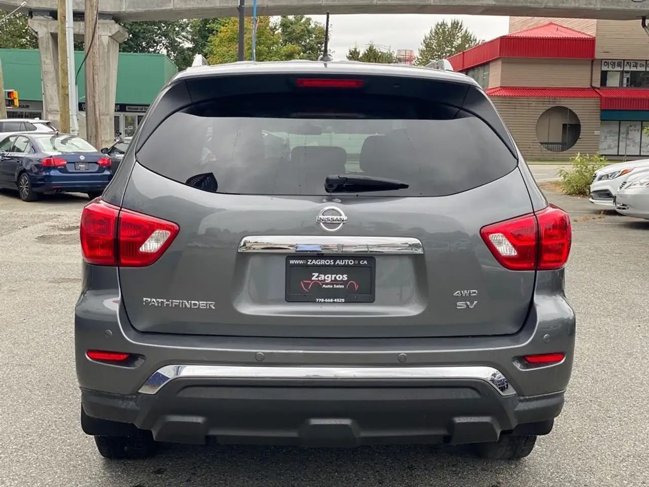 Nissan Pathfinder снимка Nissan Pathfinder