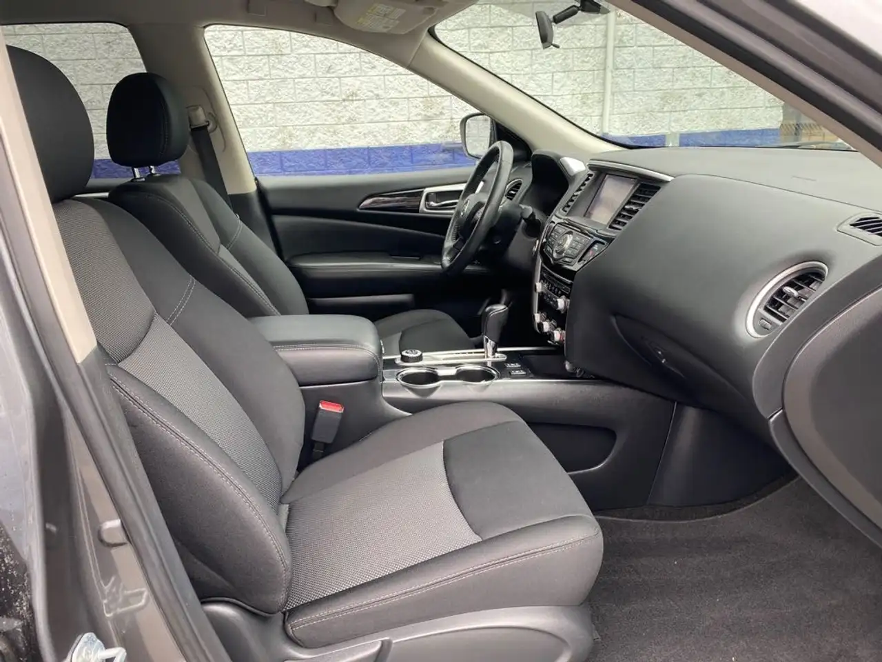 Nissan Pathfinder снимка Nissan Pathfinder
