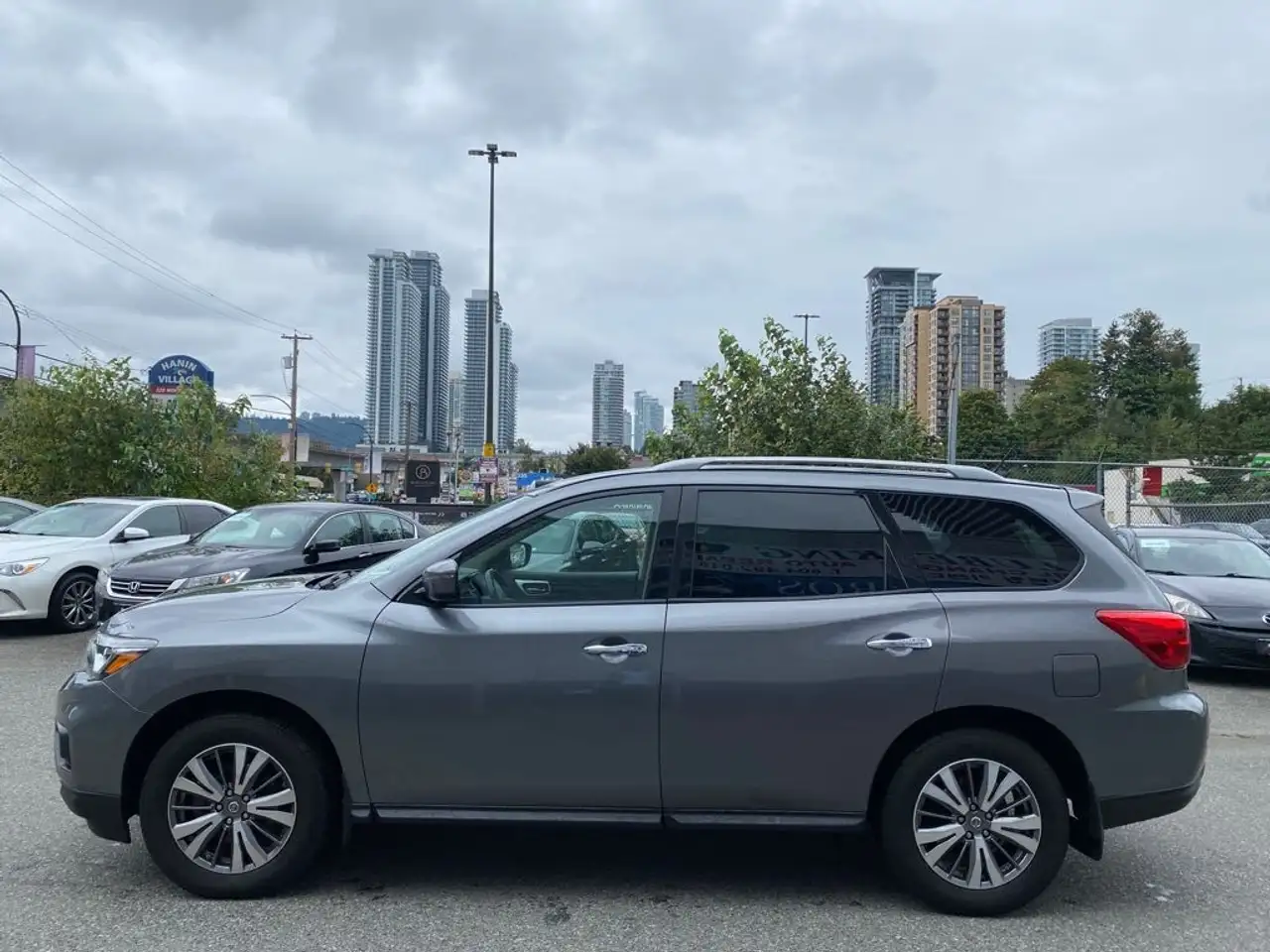 Nissan Pathfinder снимка Nissan Pathfinder