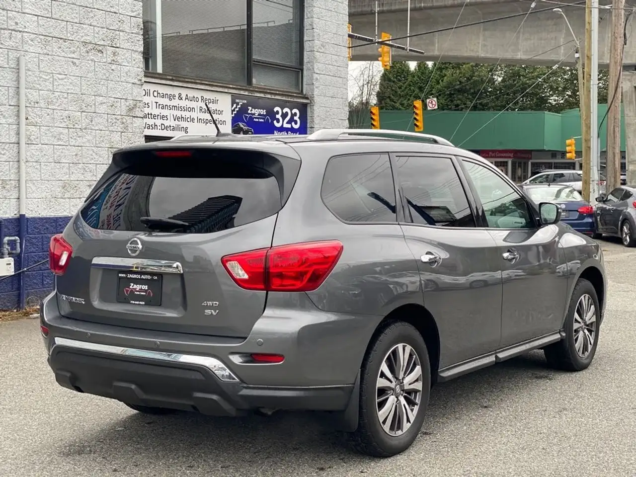 Nissan Pathfinder снимка Nissan Pathfinder