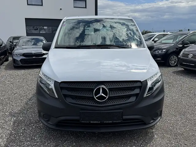 Mercedes-Benz Vito view 3