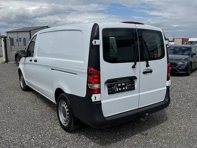 Mercedes-Benz Vito view 9