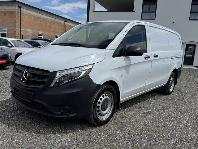 Mercedes-Benz Vito view 2
