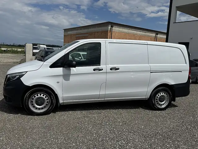 Mercedes-Benz Vito view 11