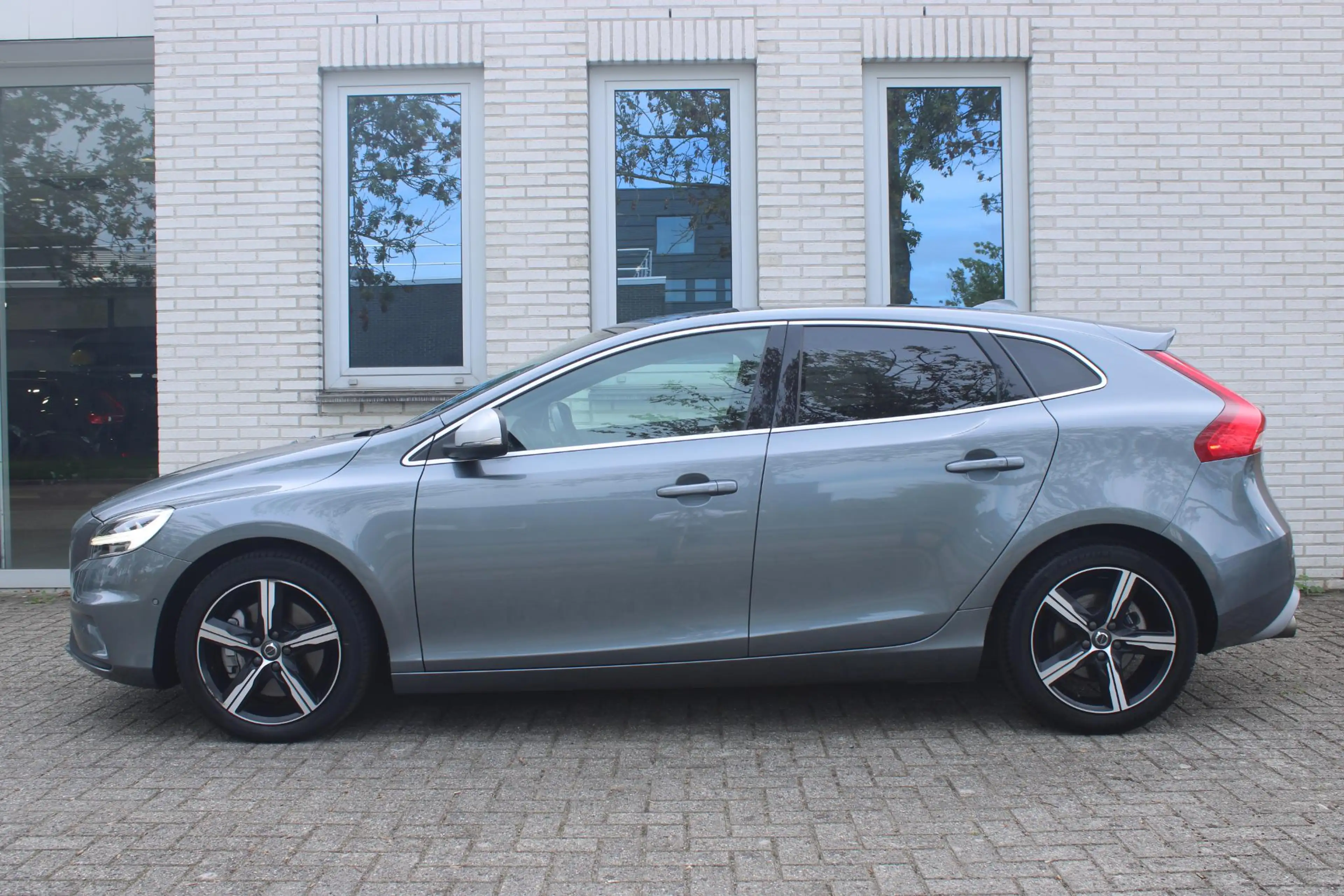 Volvo V40 T3 Automaat Polar+ Sport | Trekhaak | Panoramadak — photo 3