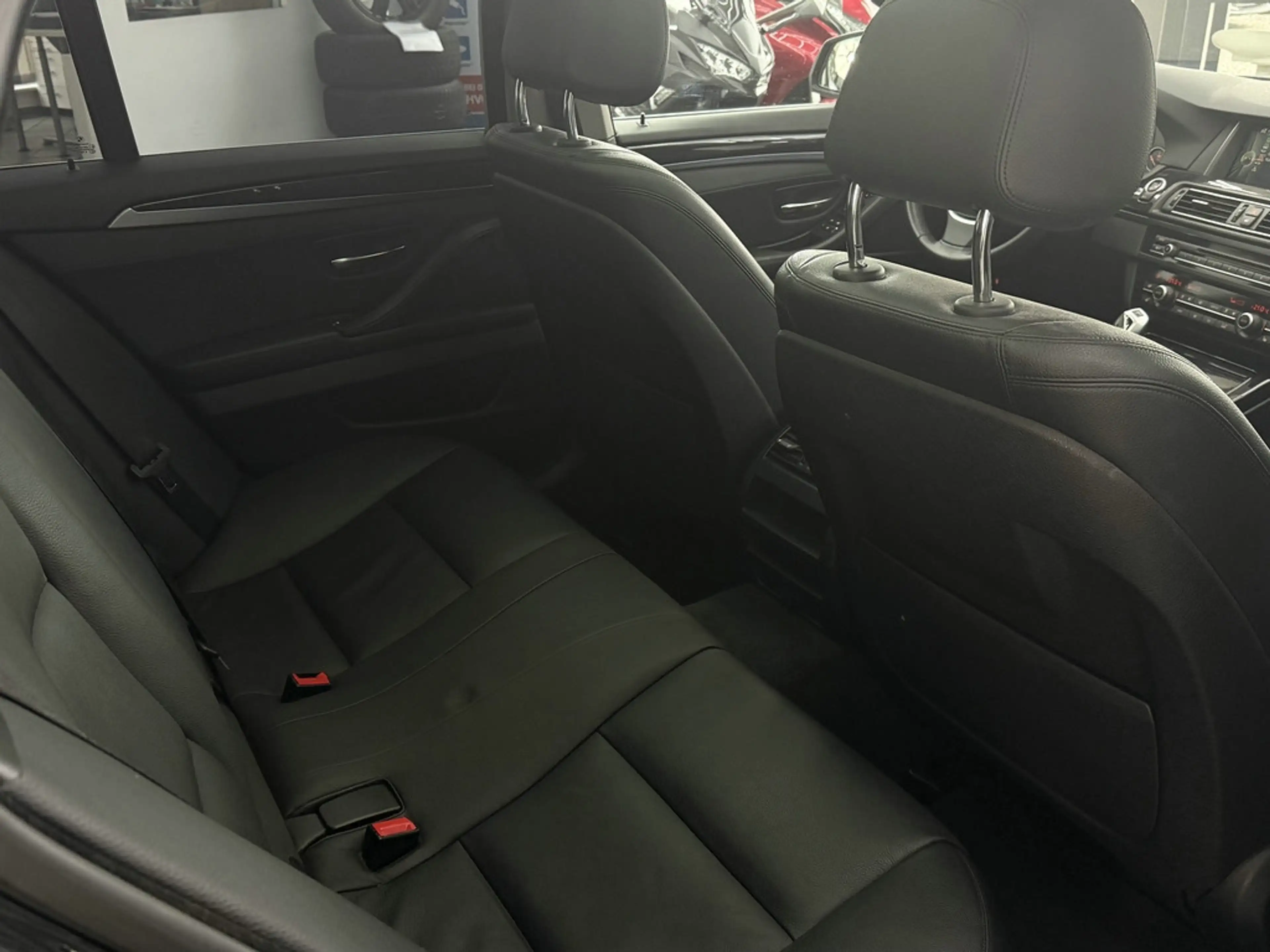 BMW 530 dA Touring xDrive, Leder, Navi, Pano, Xenon — photo 14