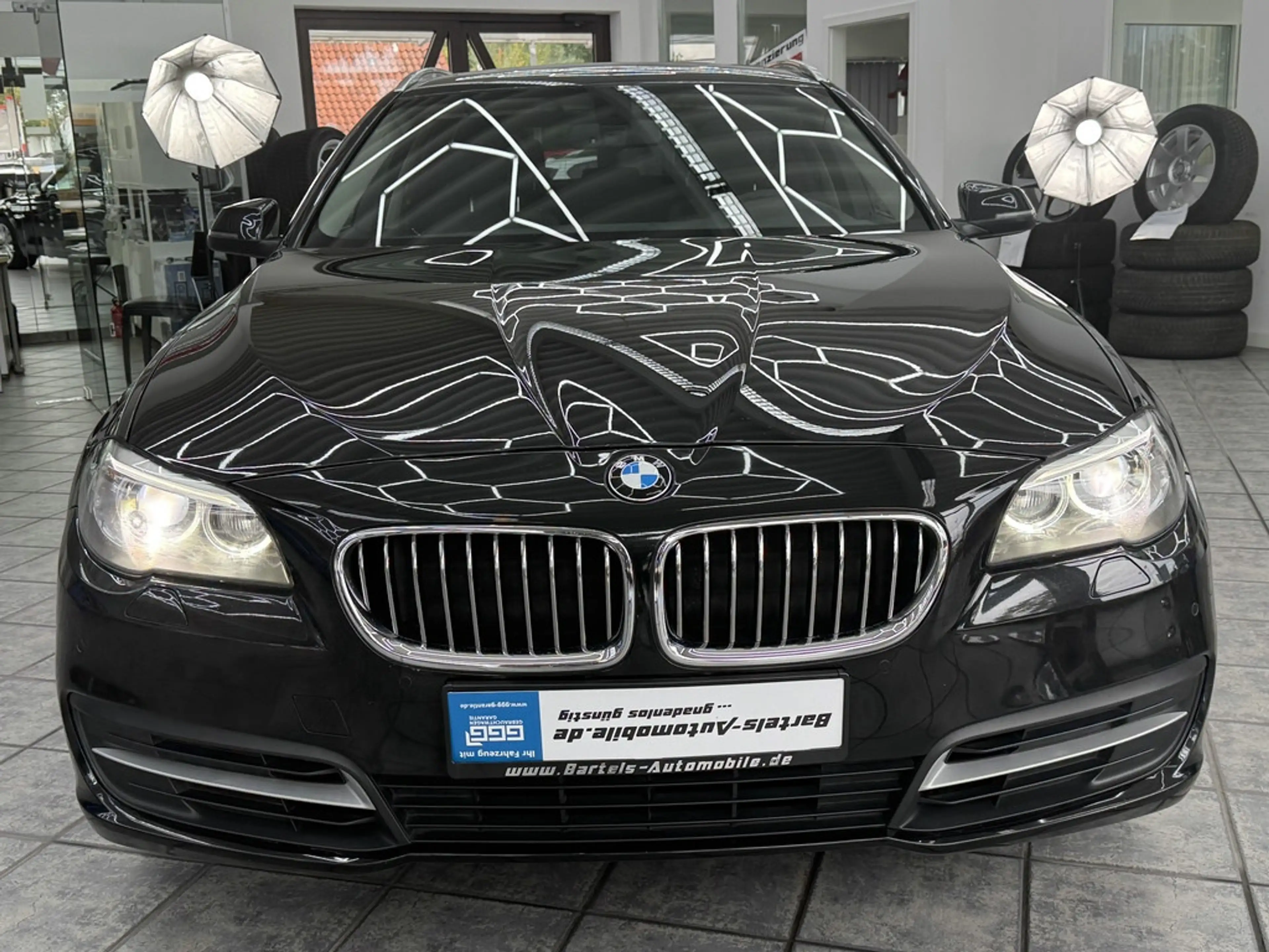 BMW 530 dA Touring xDrive, Leder, Navi, Pano, Xenon — photo 2